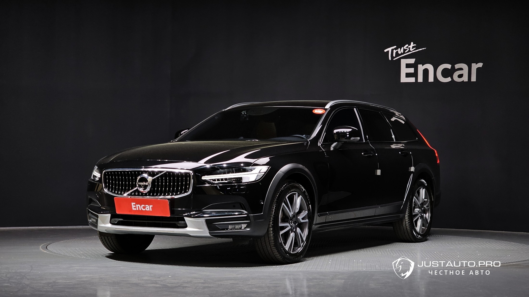 Автомобиль Volvo V90