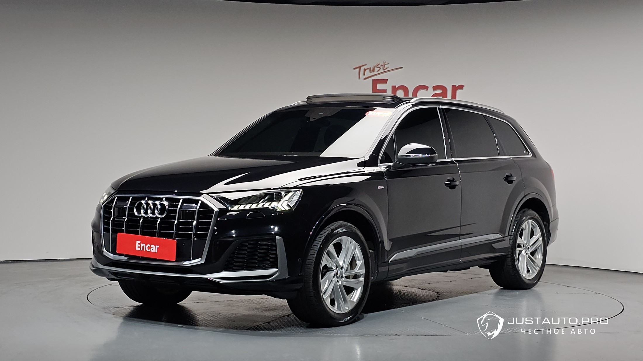 Автомобиль Audi Q7
