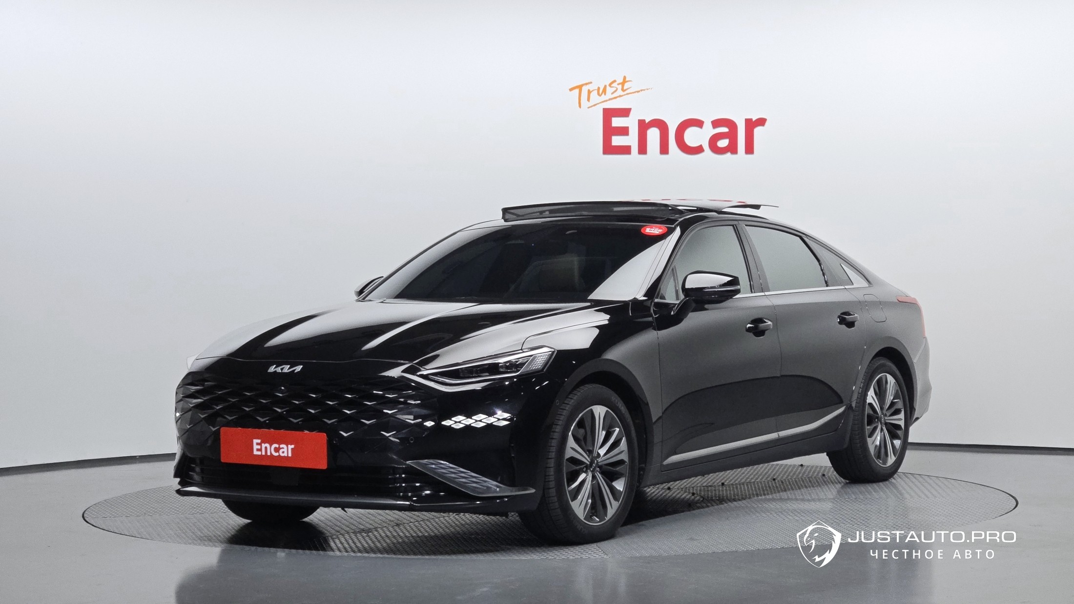 Автомобиль Kia K8