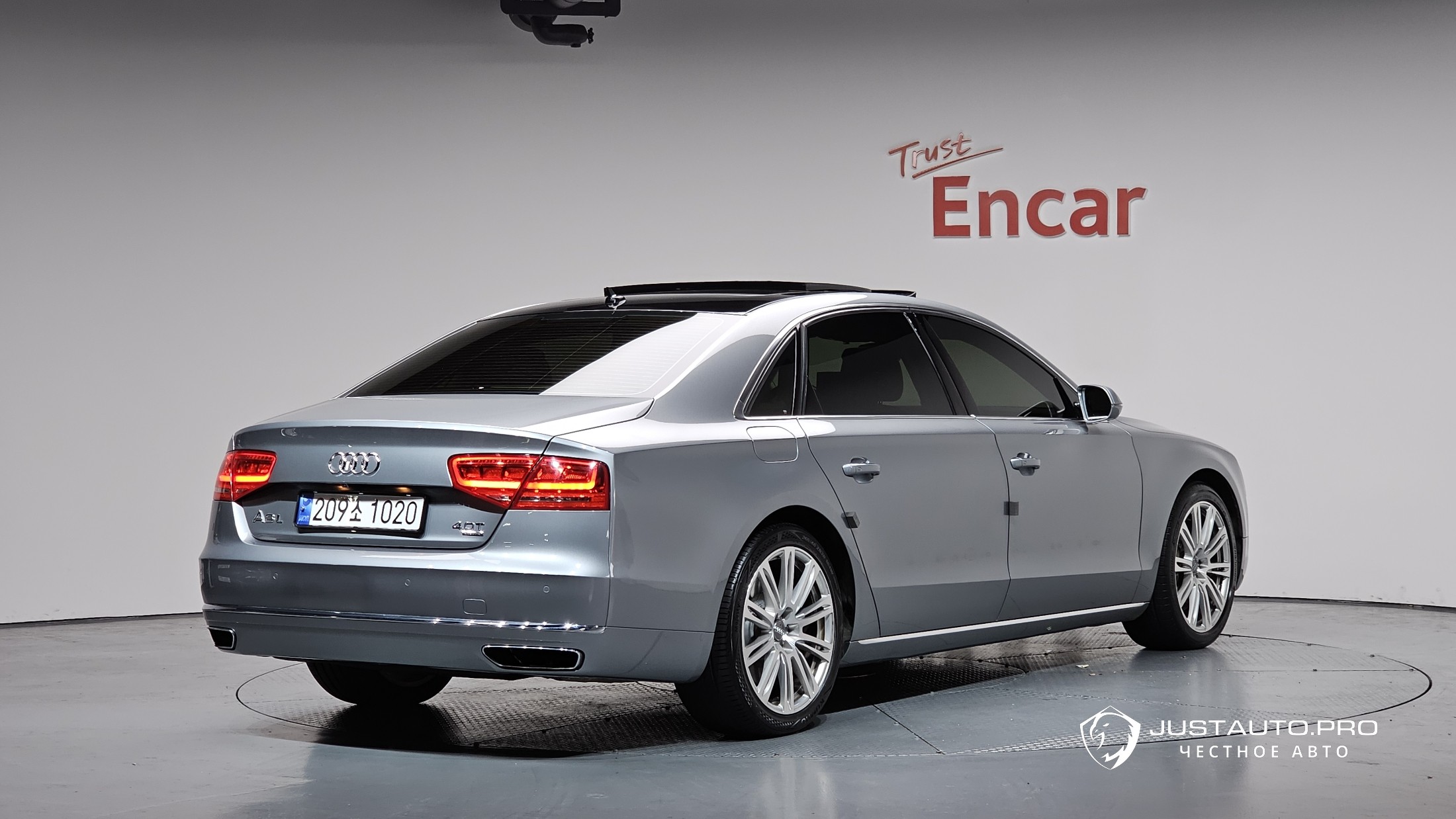 Автомобиль Audi A8