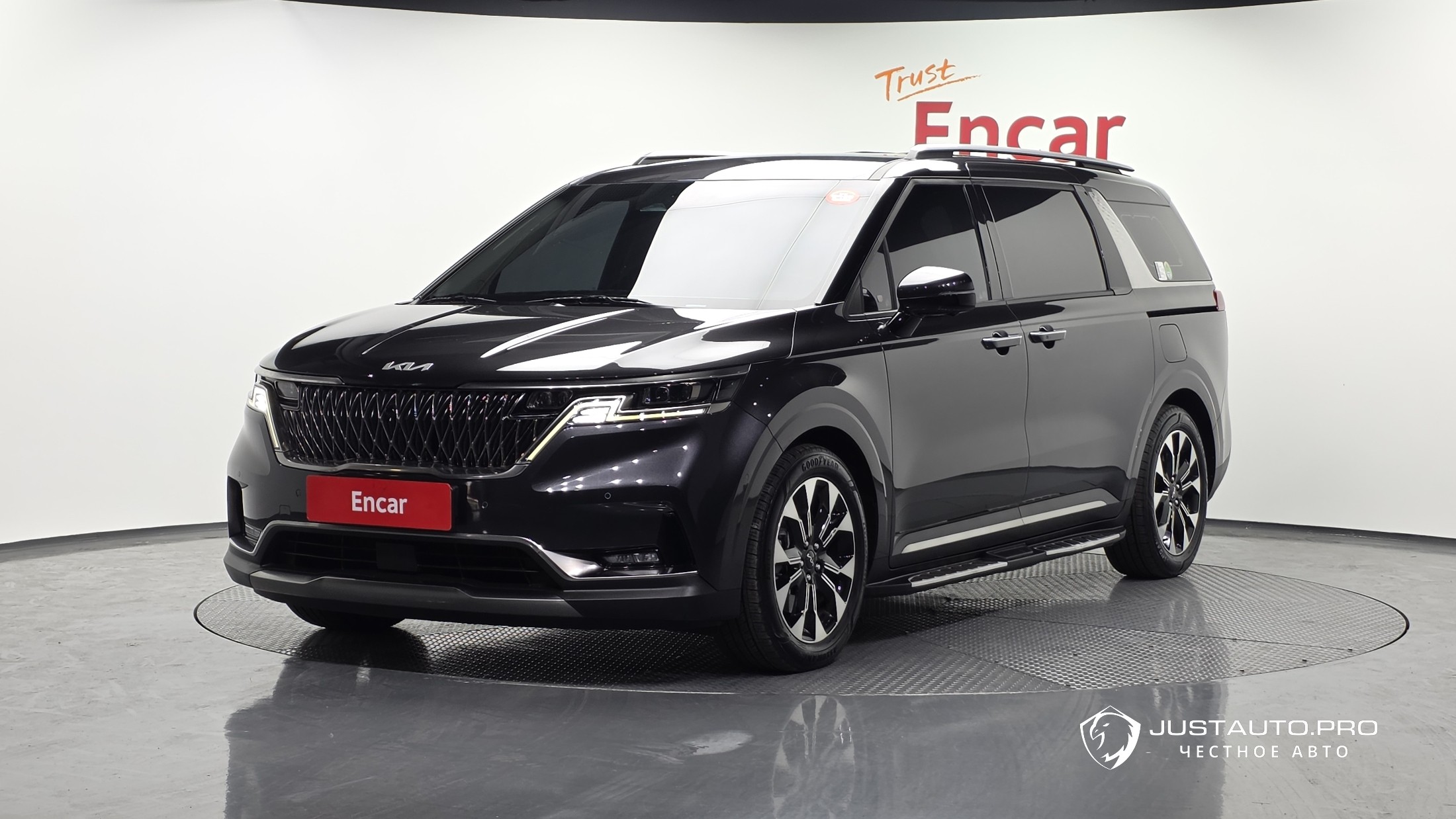 Автомобиль Kia Canival