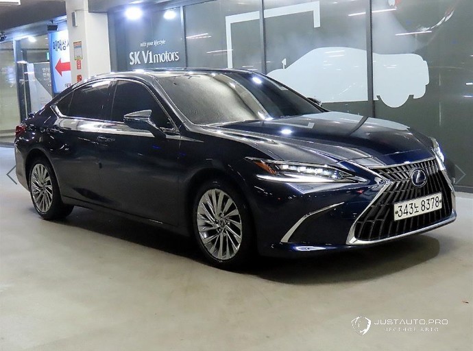 Автомобиль Lexus ES