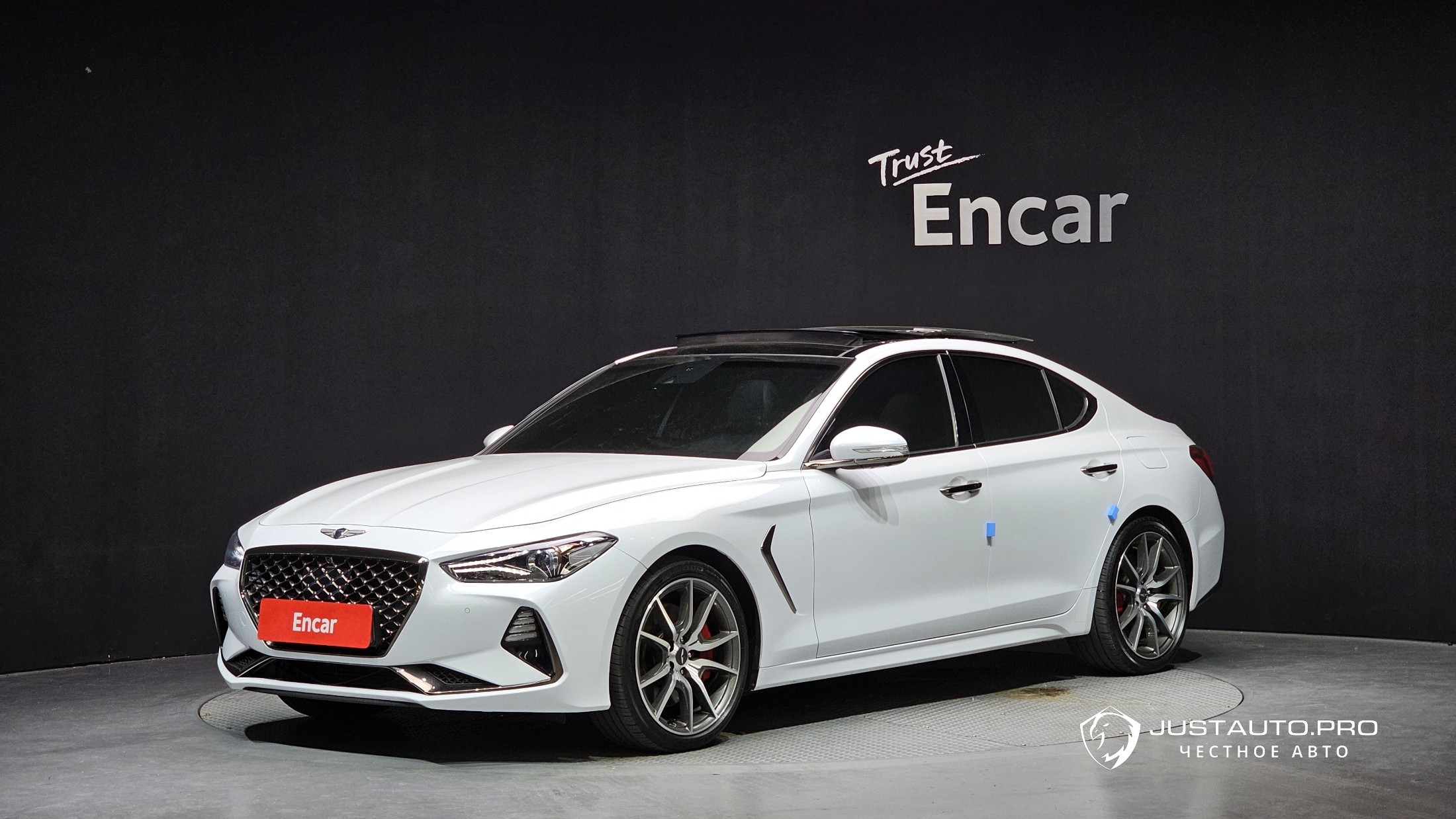 Автомобиль Genesis G70