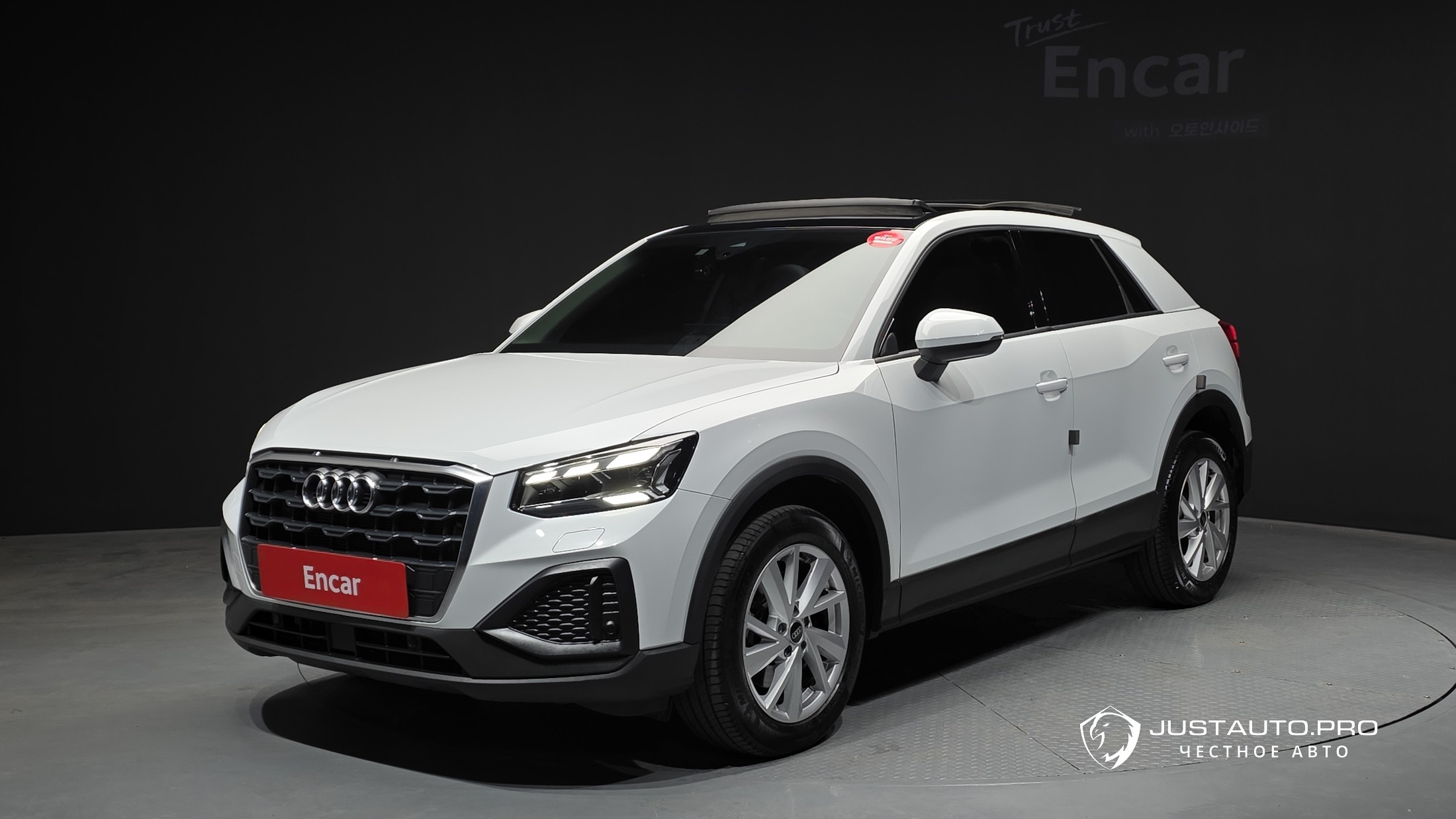 Автомобиль Audi Q2