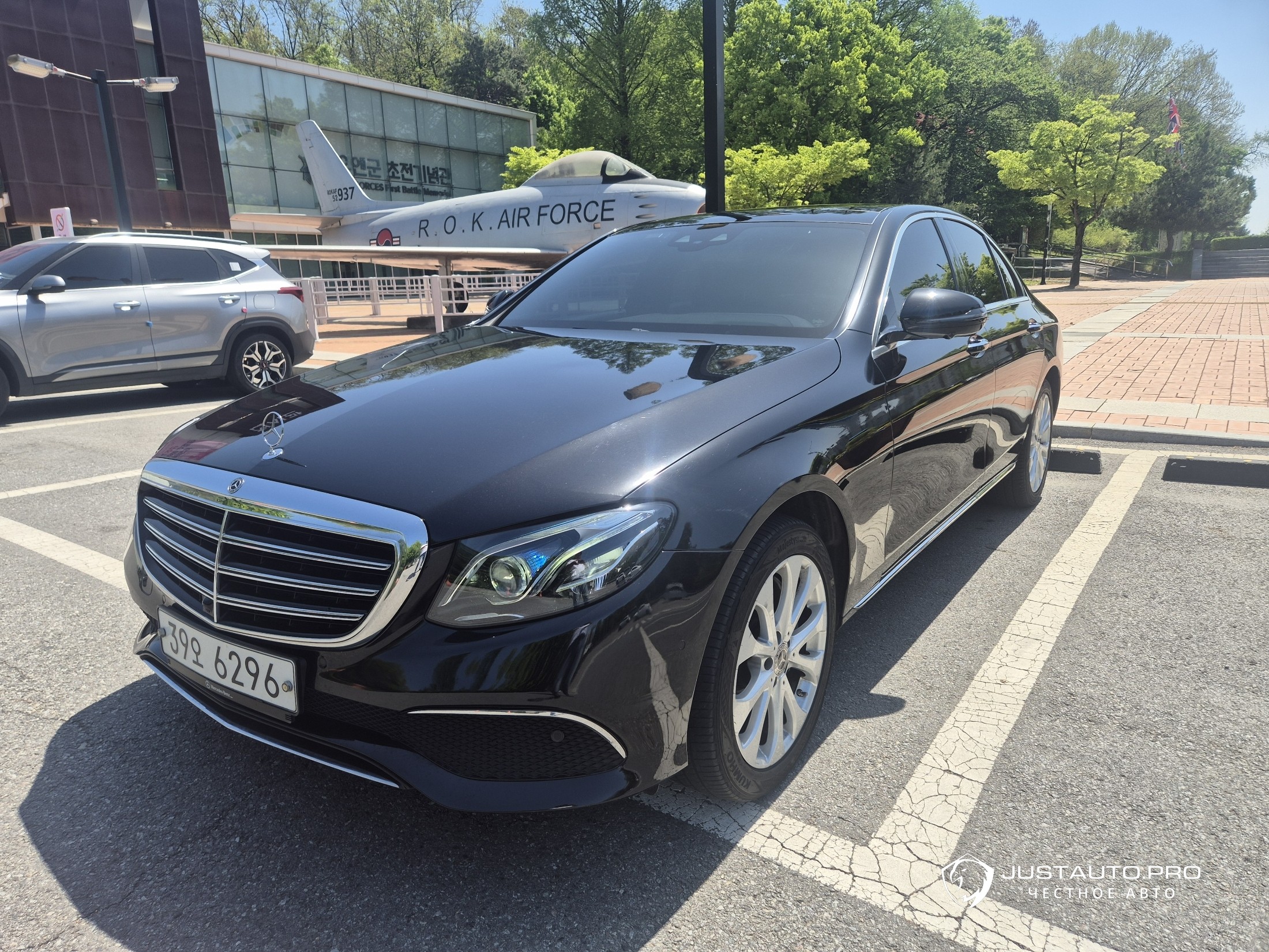 Автомобиль Mercedes-Benz E-Class