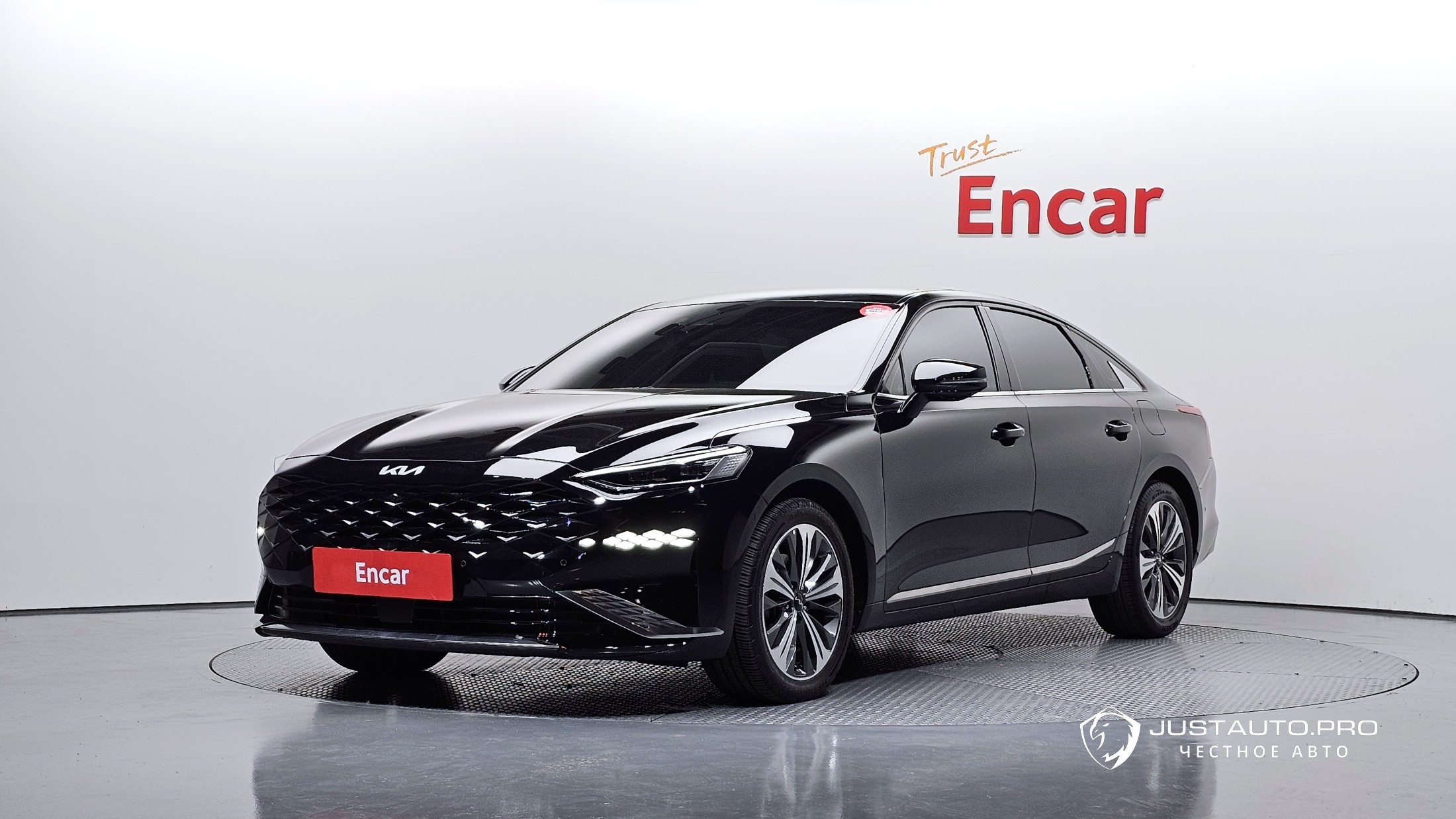 Автомобиль Kia K8