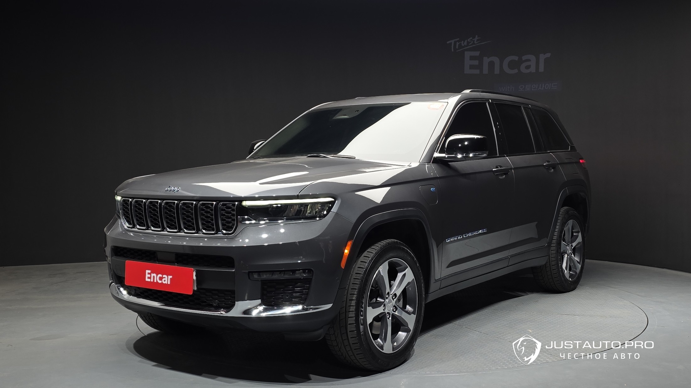 Автомобиль Jeep Cherokee