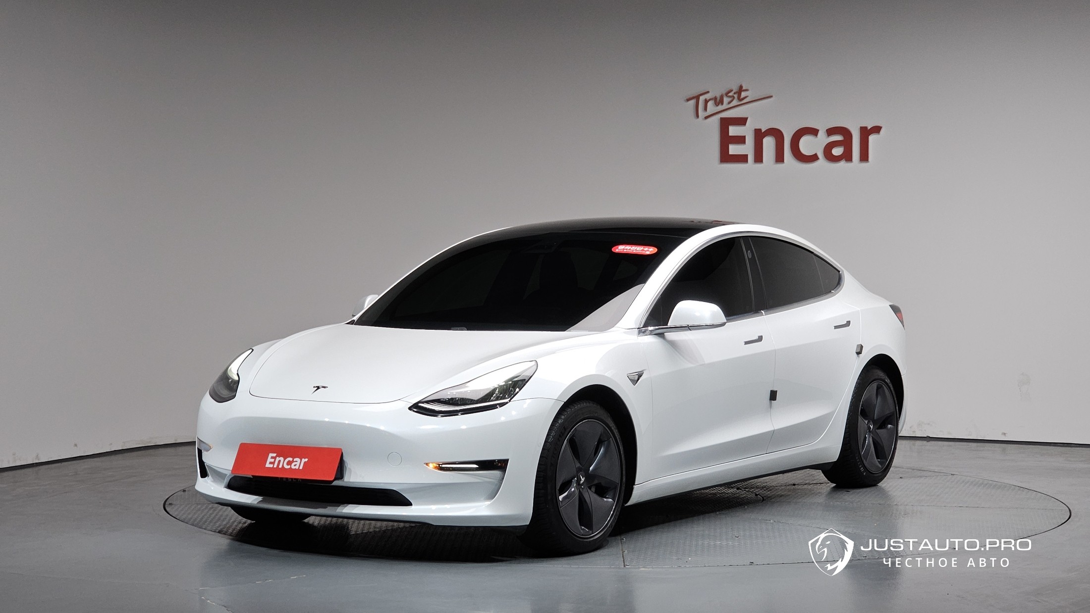 Автомобиль Tesla Model 3