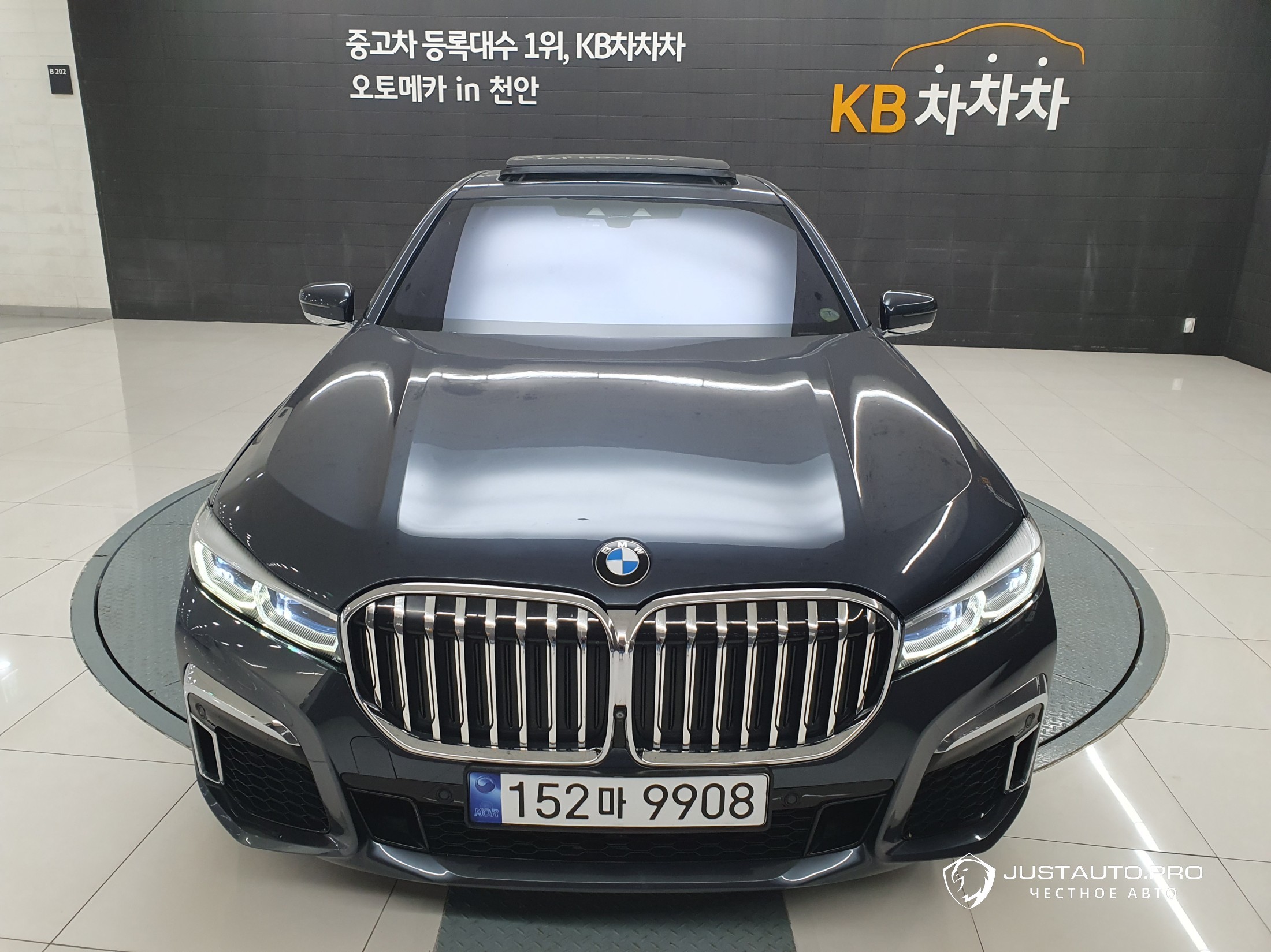 Автомобиль BMW 7-Series