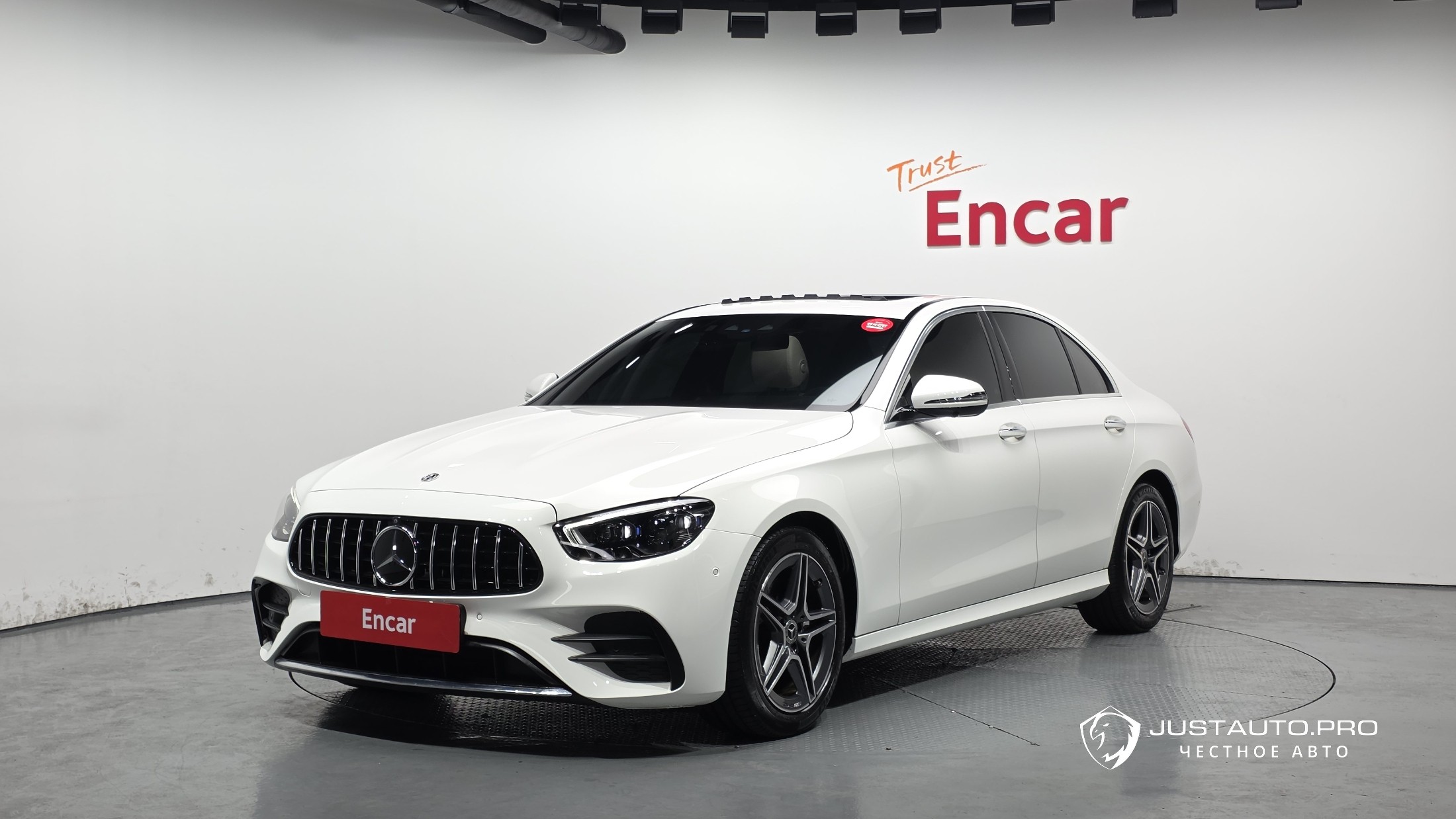 Автомобиль Mercedes-Benz E-Class