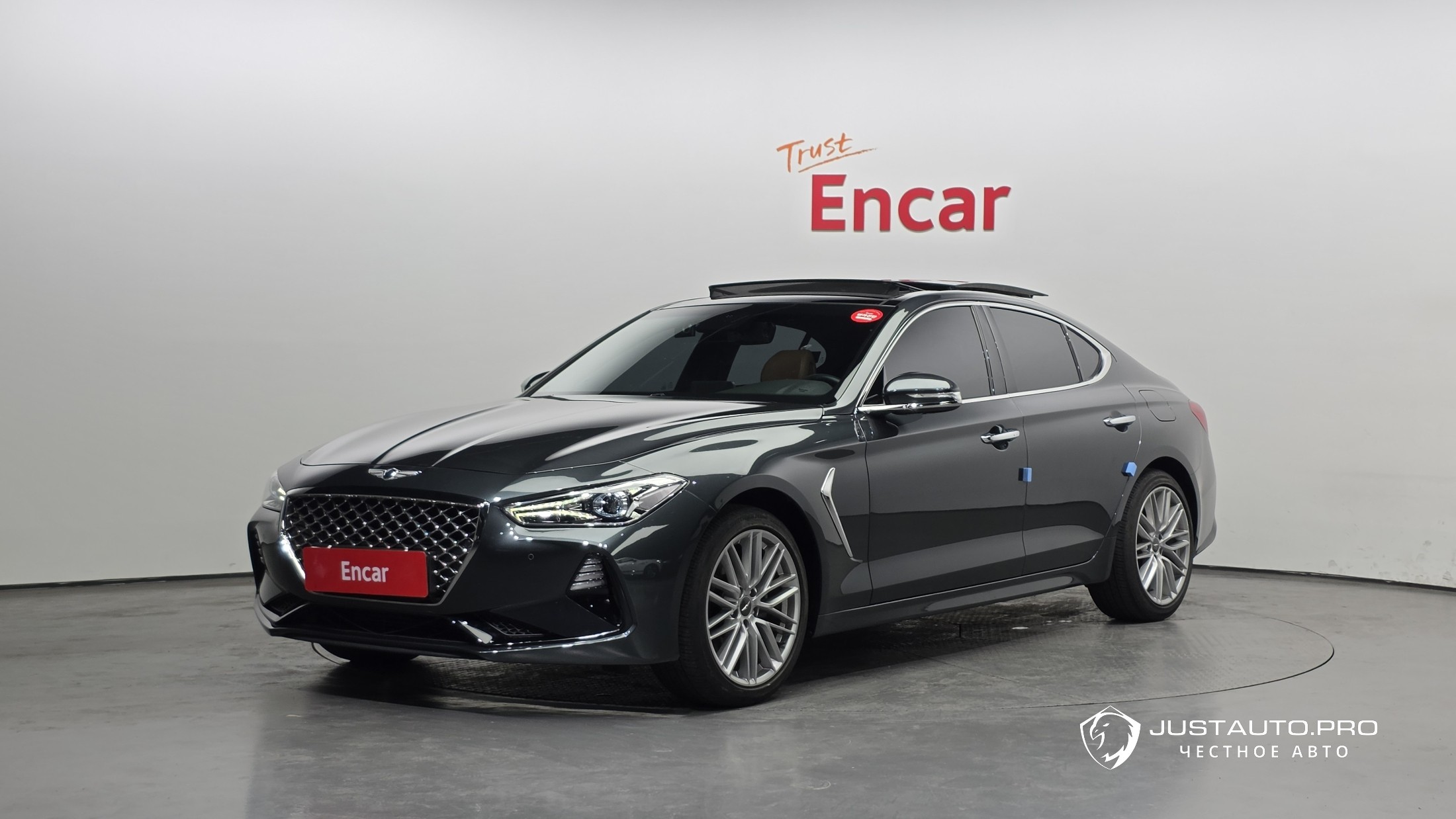 Автомобиль Genesis G70