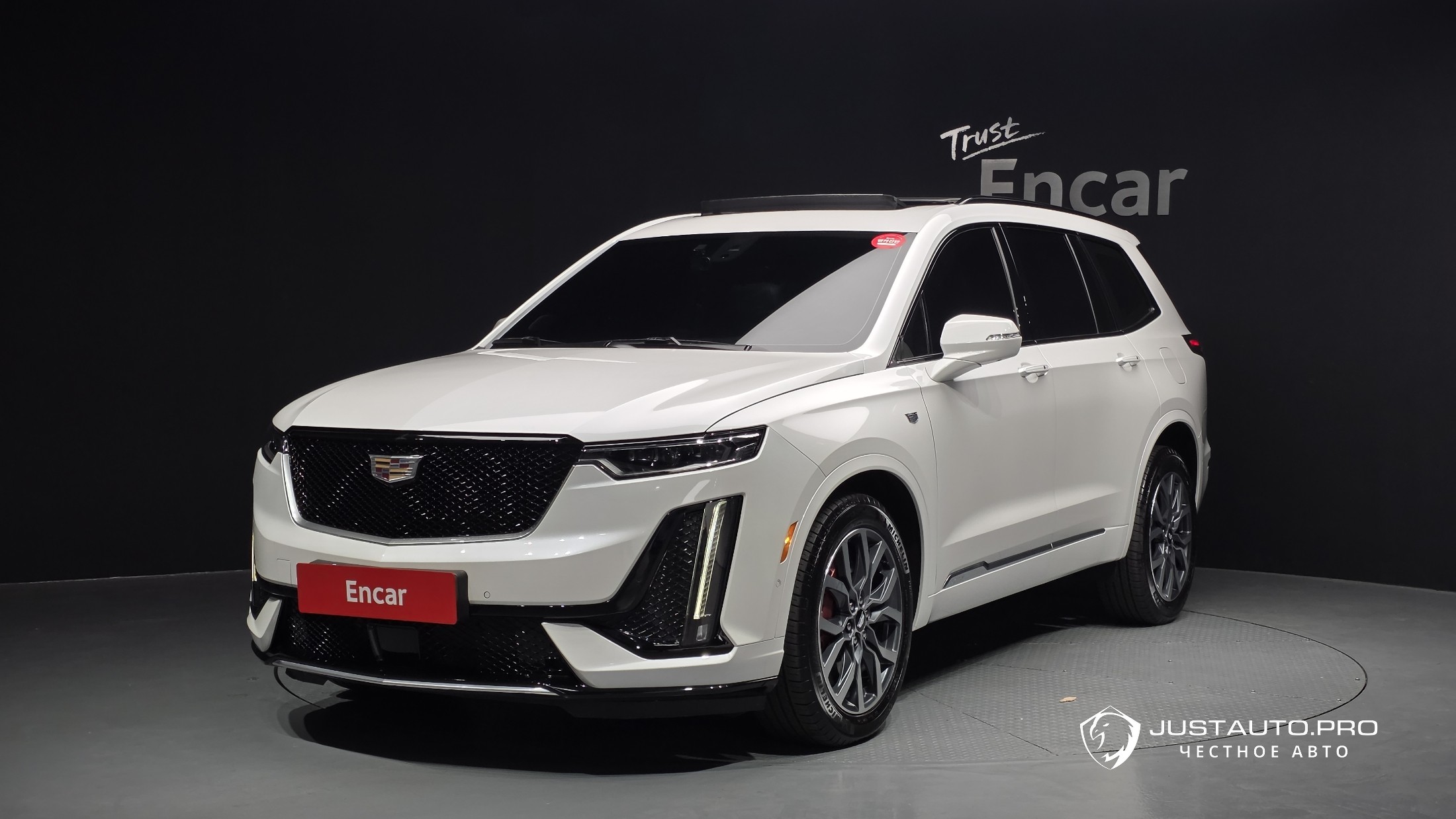Автомобиль Cadillac XT6