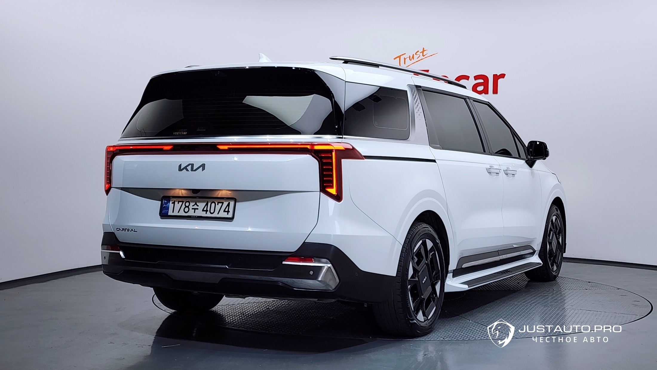 Автомобиль Kia Canival