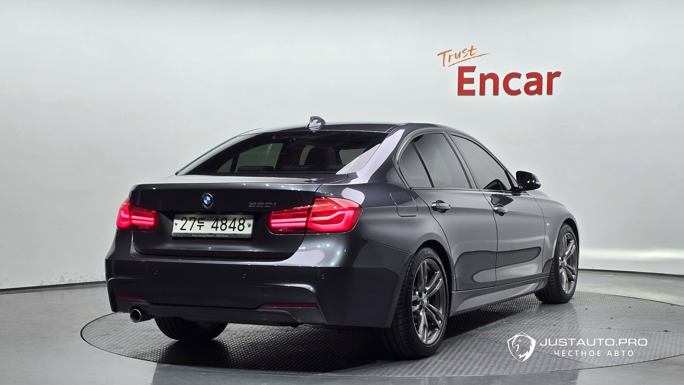 Автомобиль BMW 3-Series