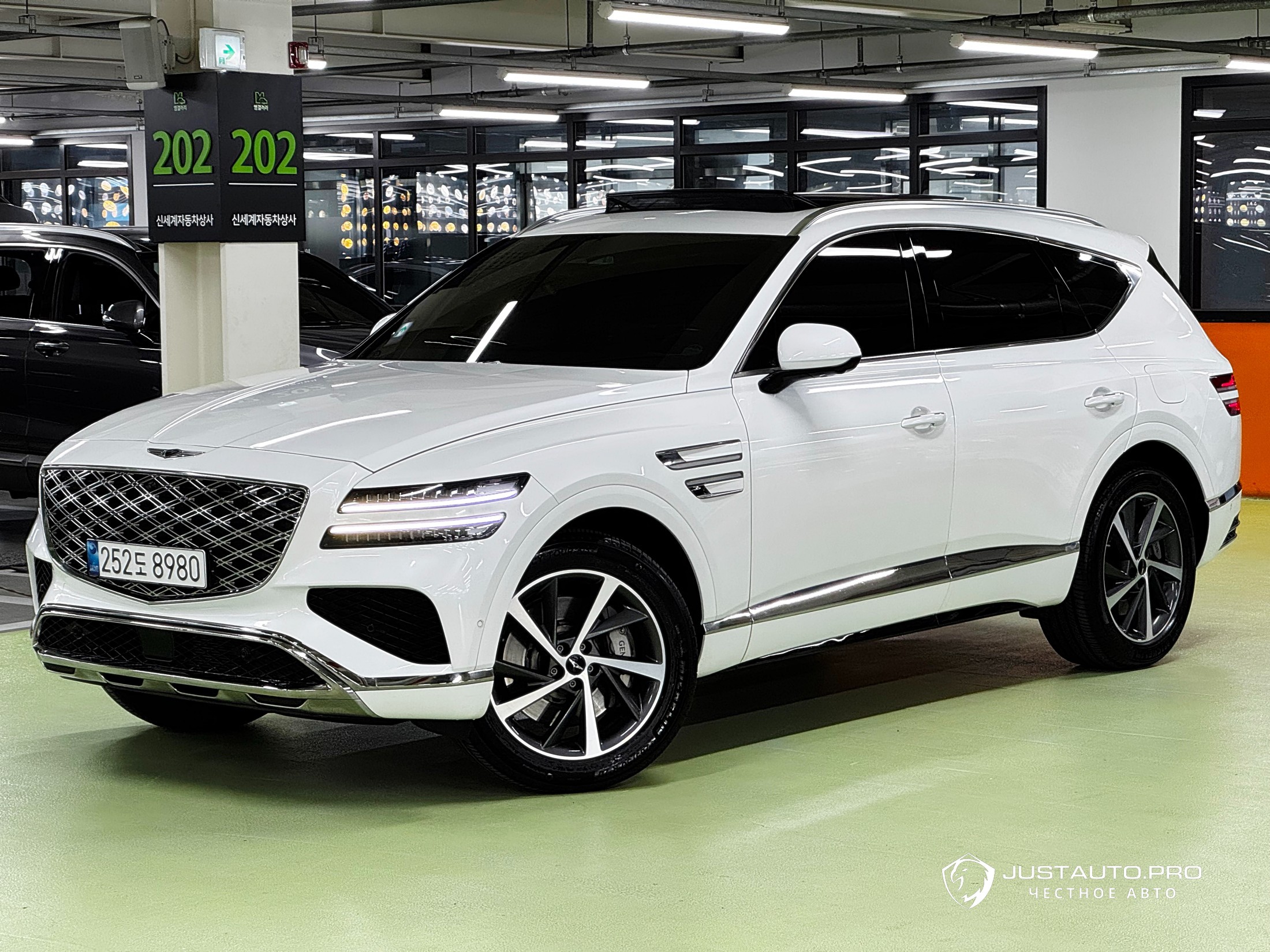 Автомобиль Genesis GV80