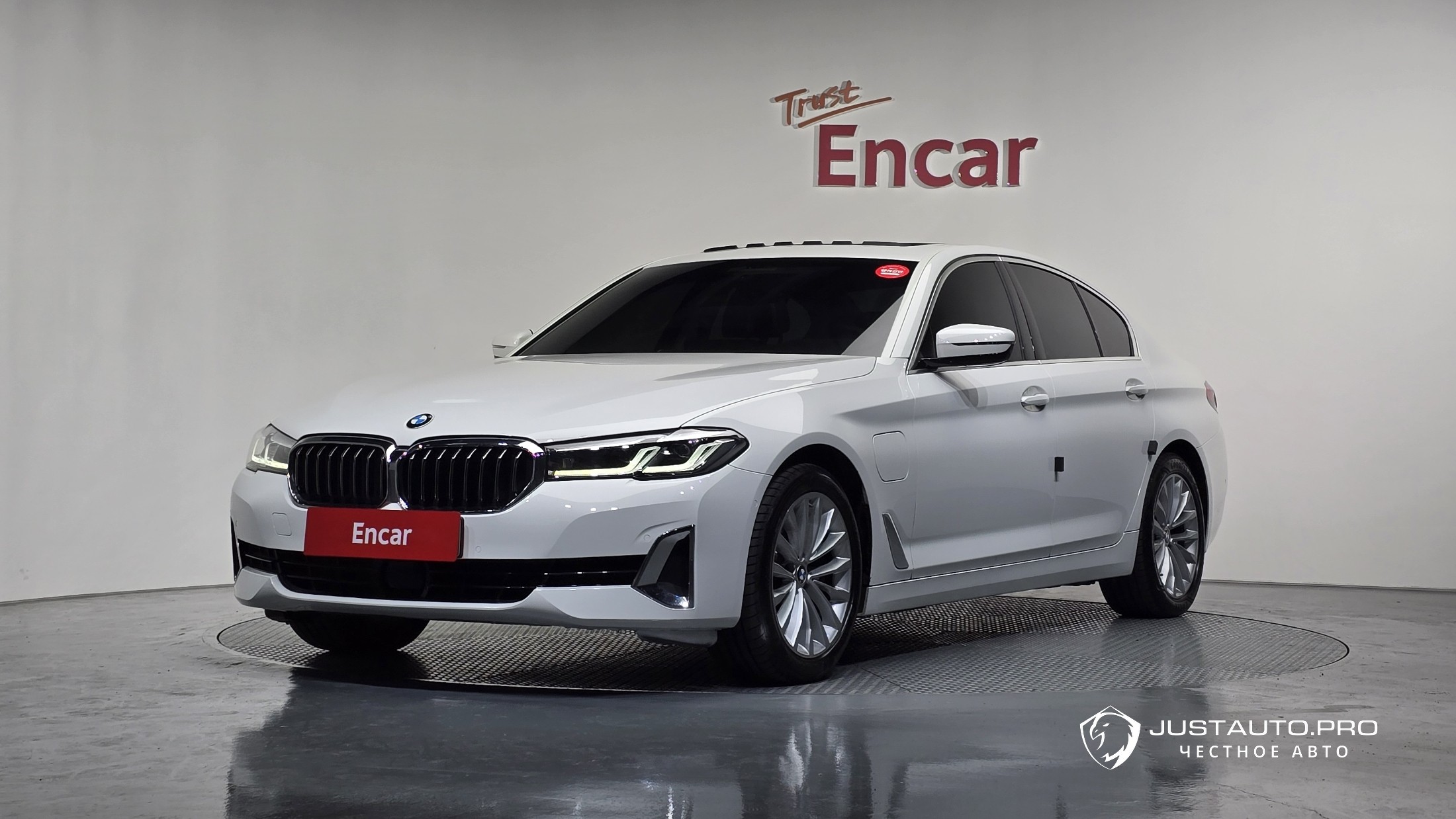 Автомобиль BMW 5-Series