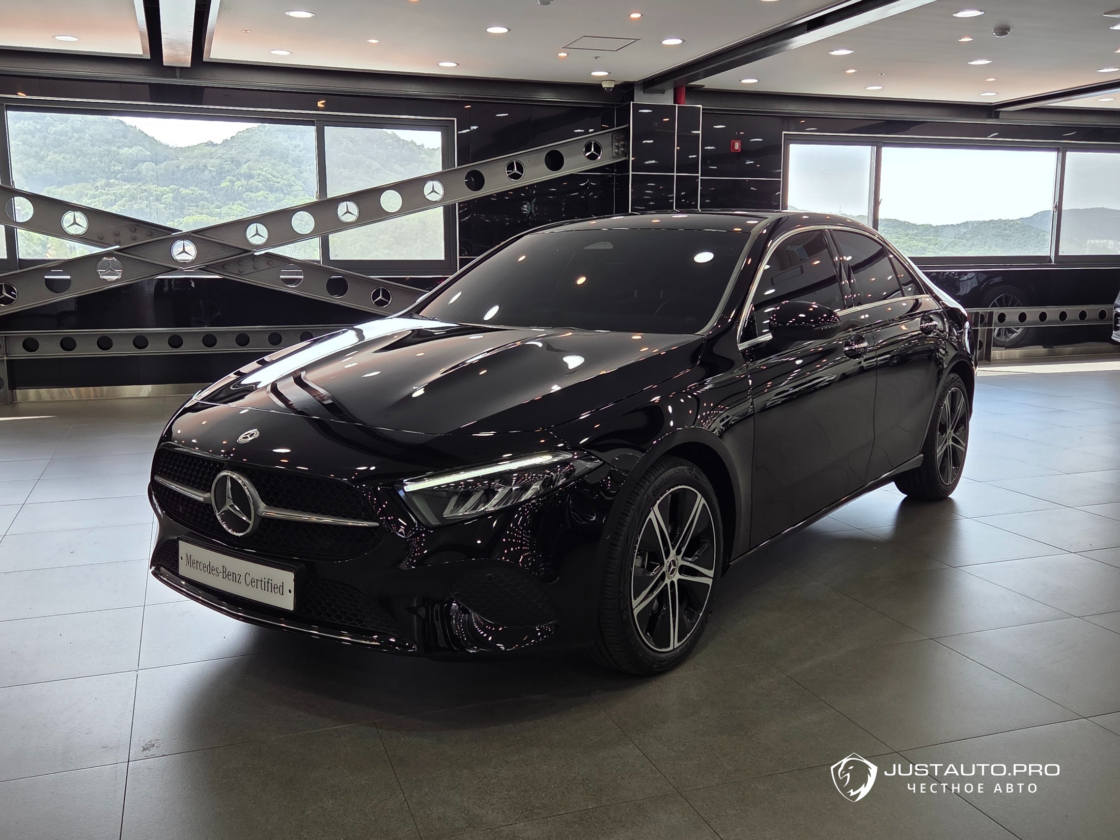 Автомобиль Mercedes-Benz A-Class