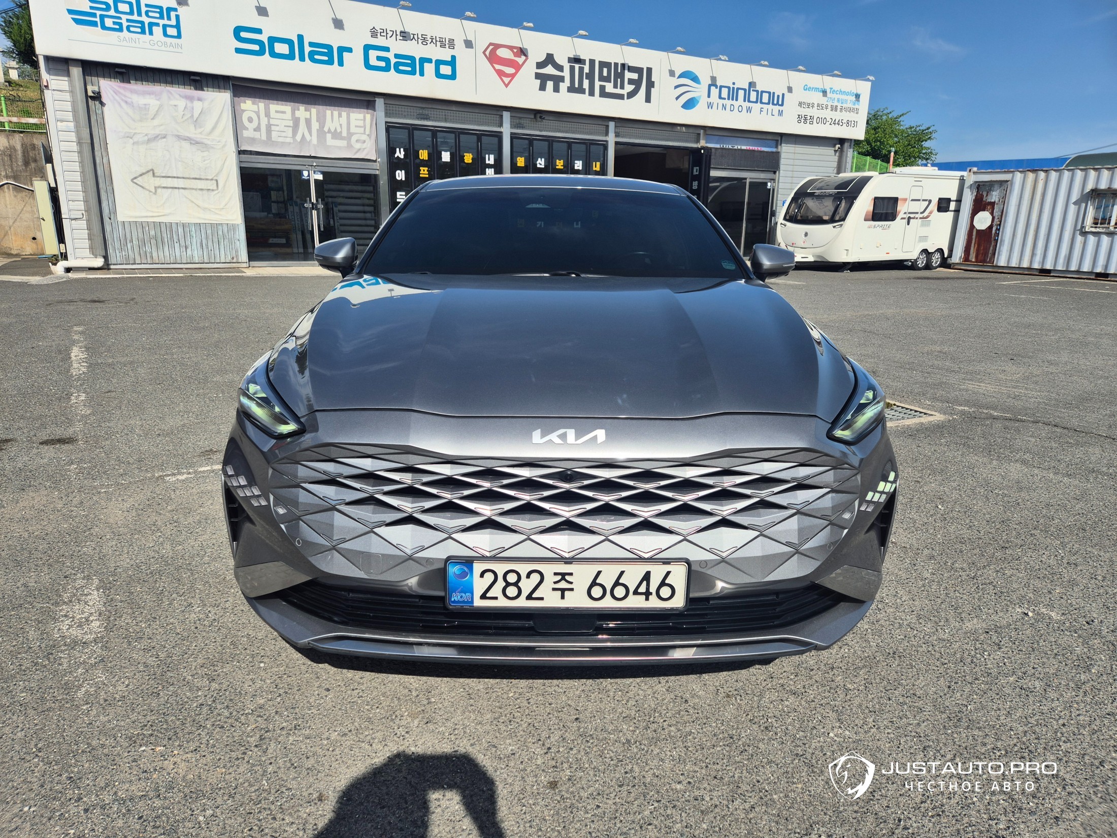 Автомобиль Kia K8