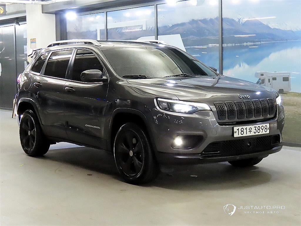 Автомобиль Jeep Cherokee