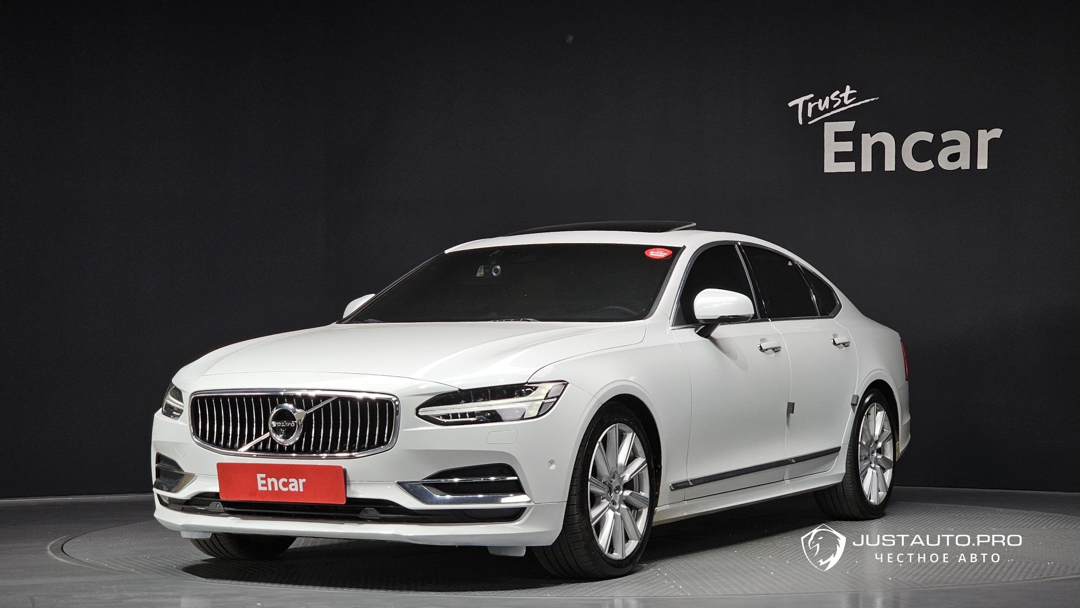 Автомобиль Volvo S90