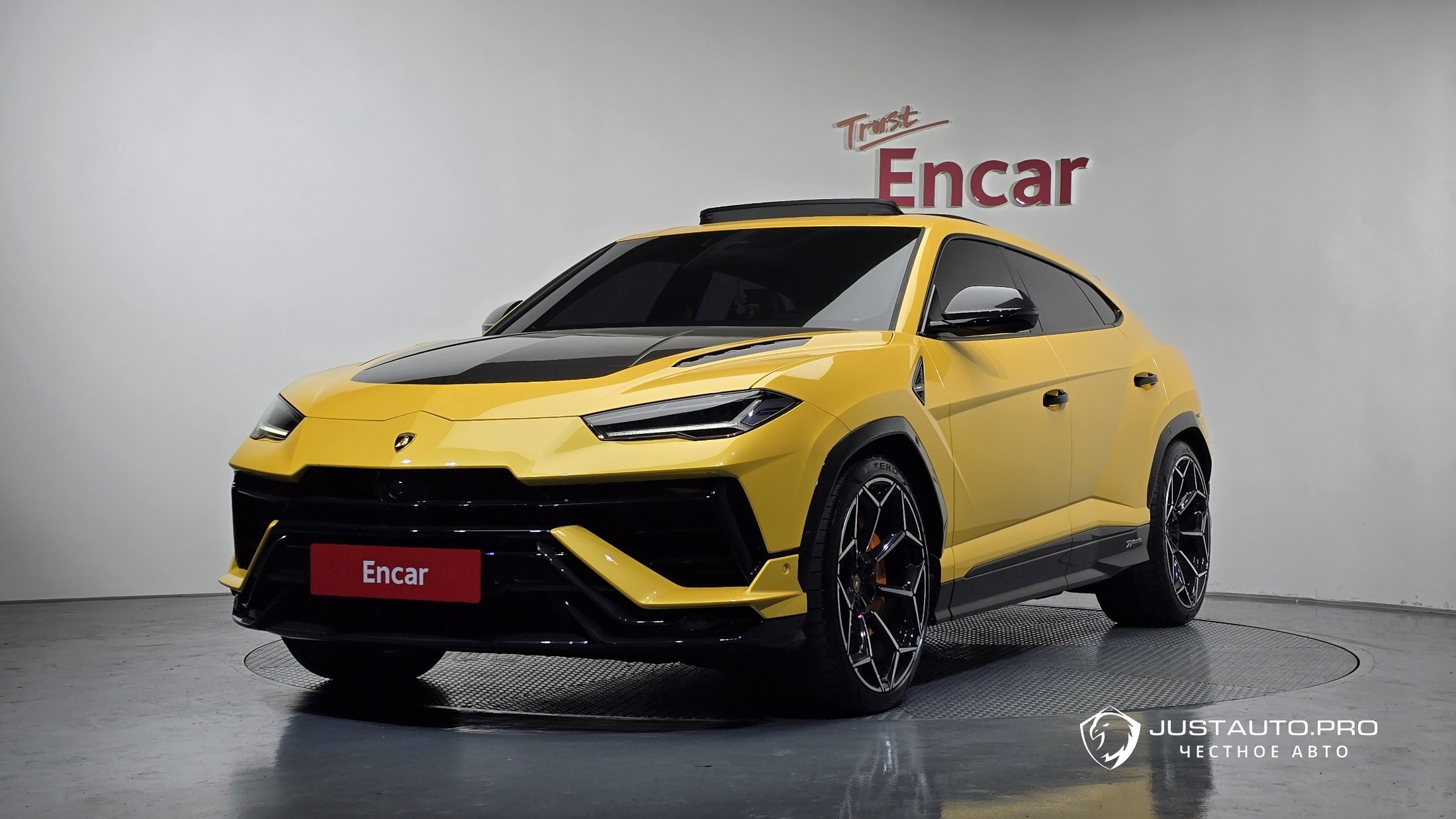 Автомобиль Lamborghini Urus