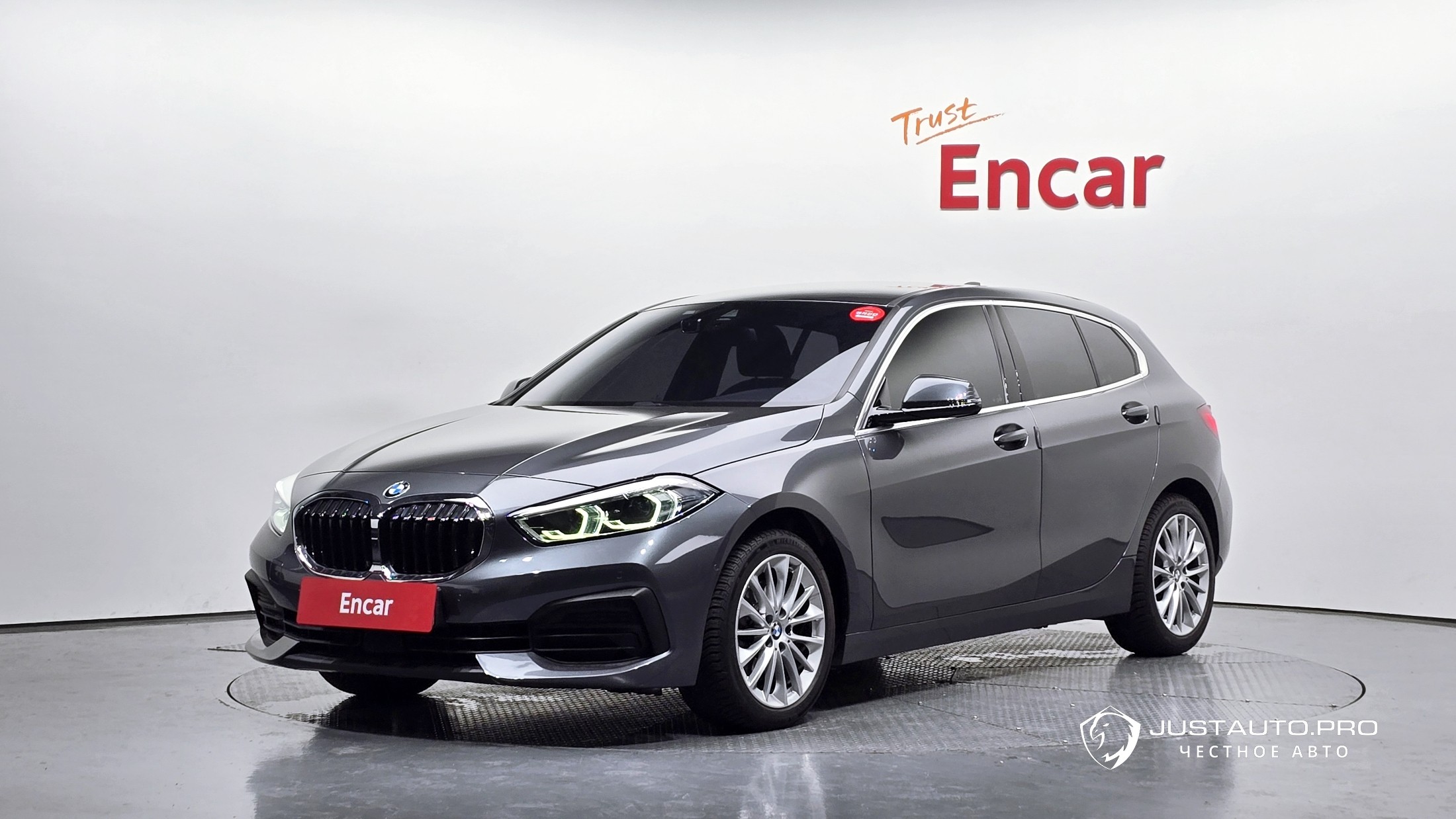 Автомобиль BMW 1-Series