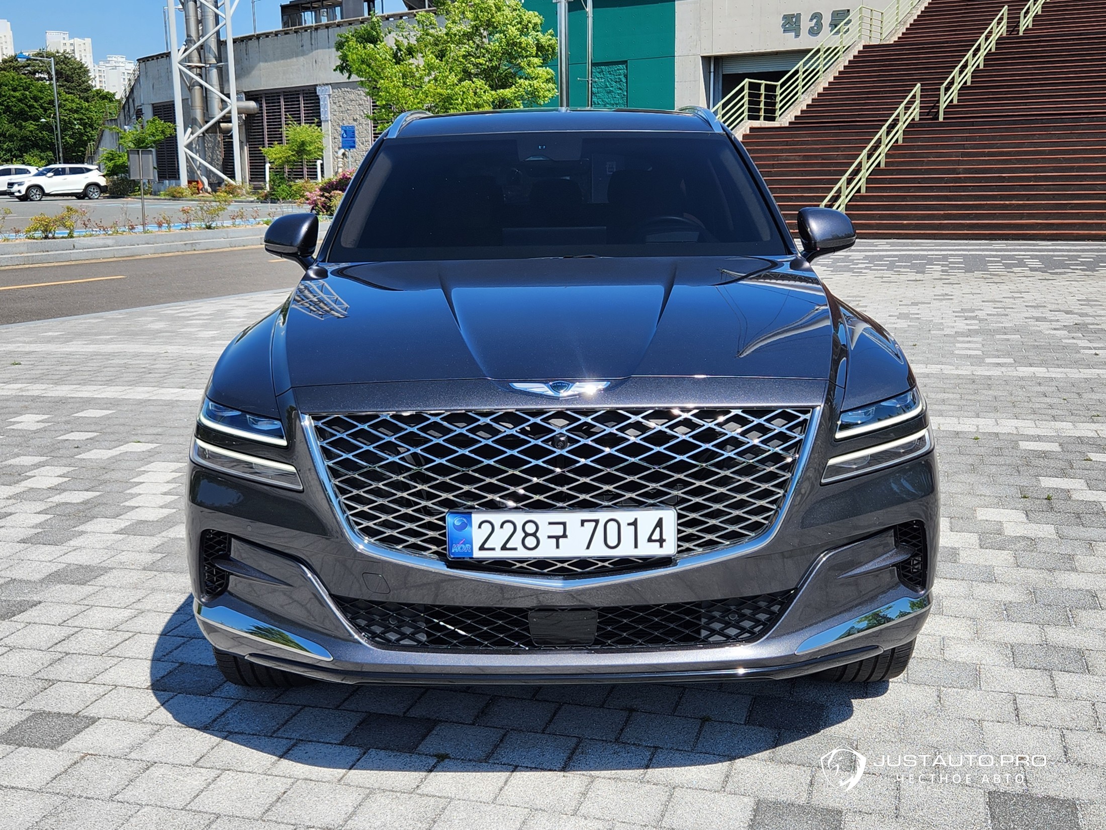 Автомобиль Genesis GV80