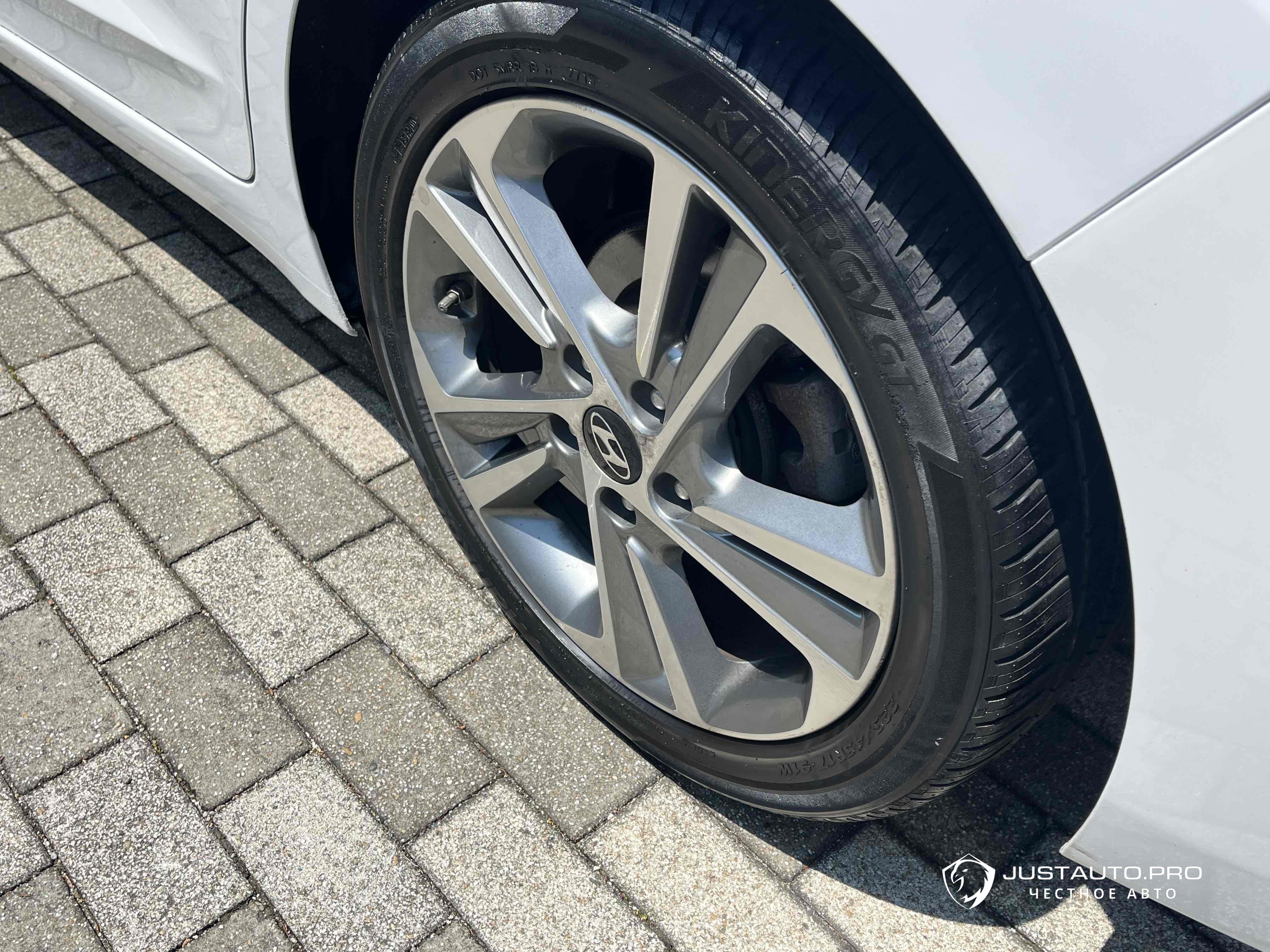 Автомобиль Hyundai AVANTE