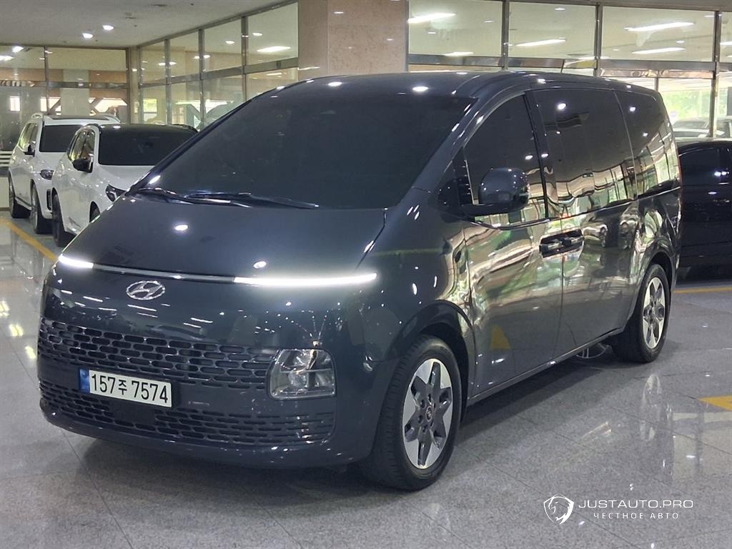 Автомобиль Hyundai Staria