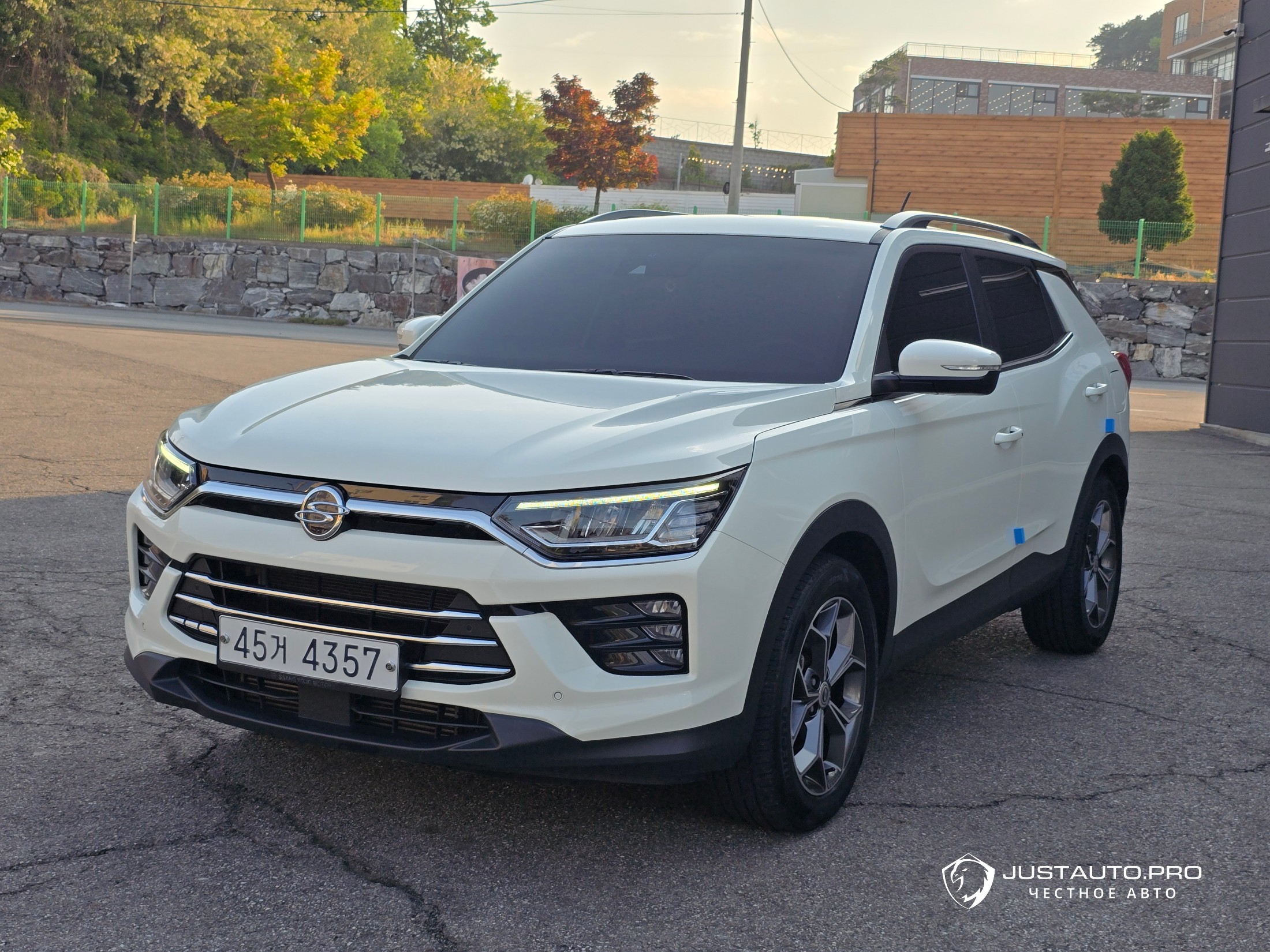 Автомобиль KG_Mobility_Ssangyong KORANDO