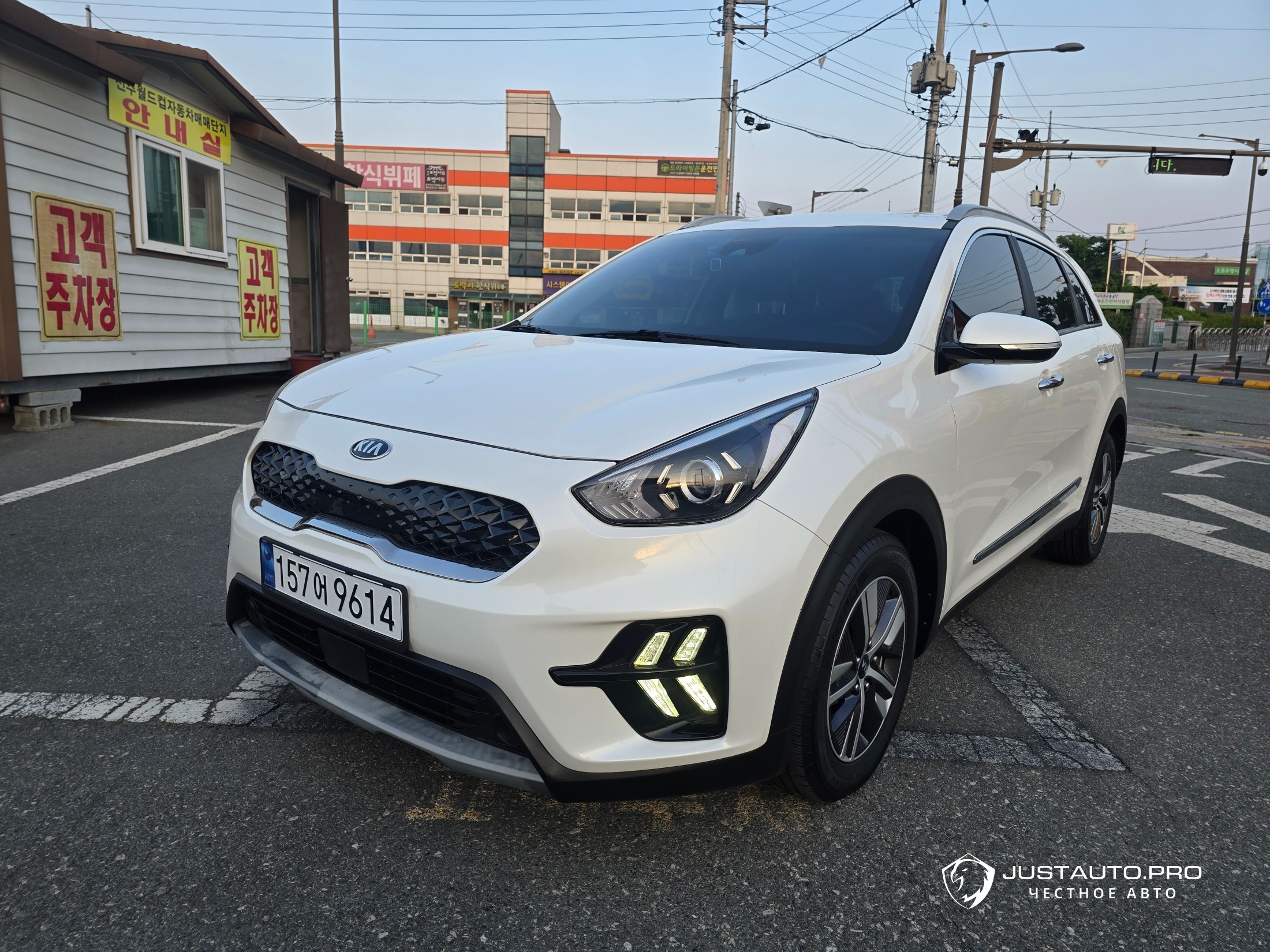 Автомобиль Kia Niro