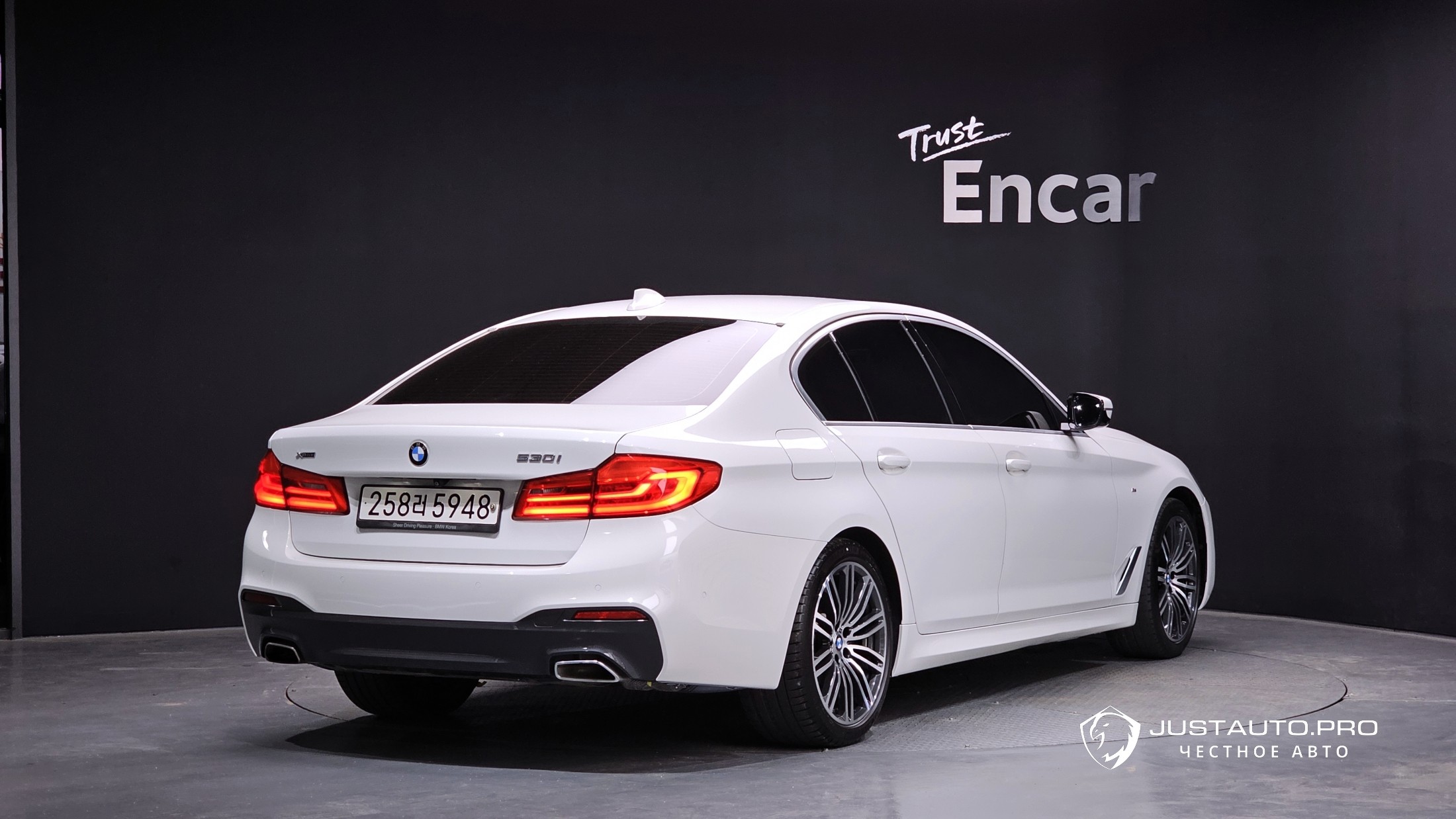 Автомобиль BMW 5-Series