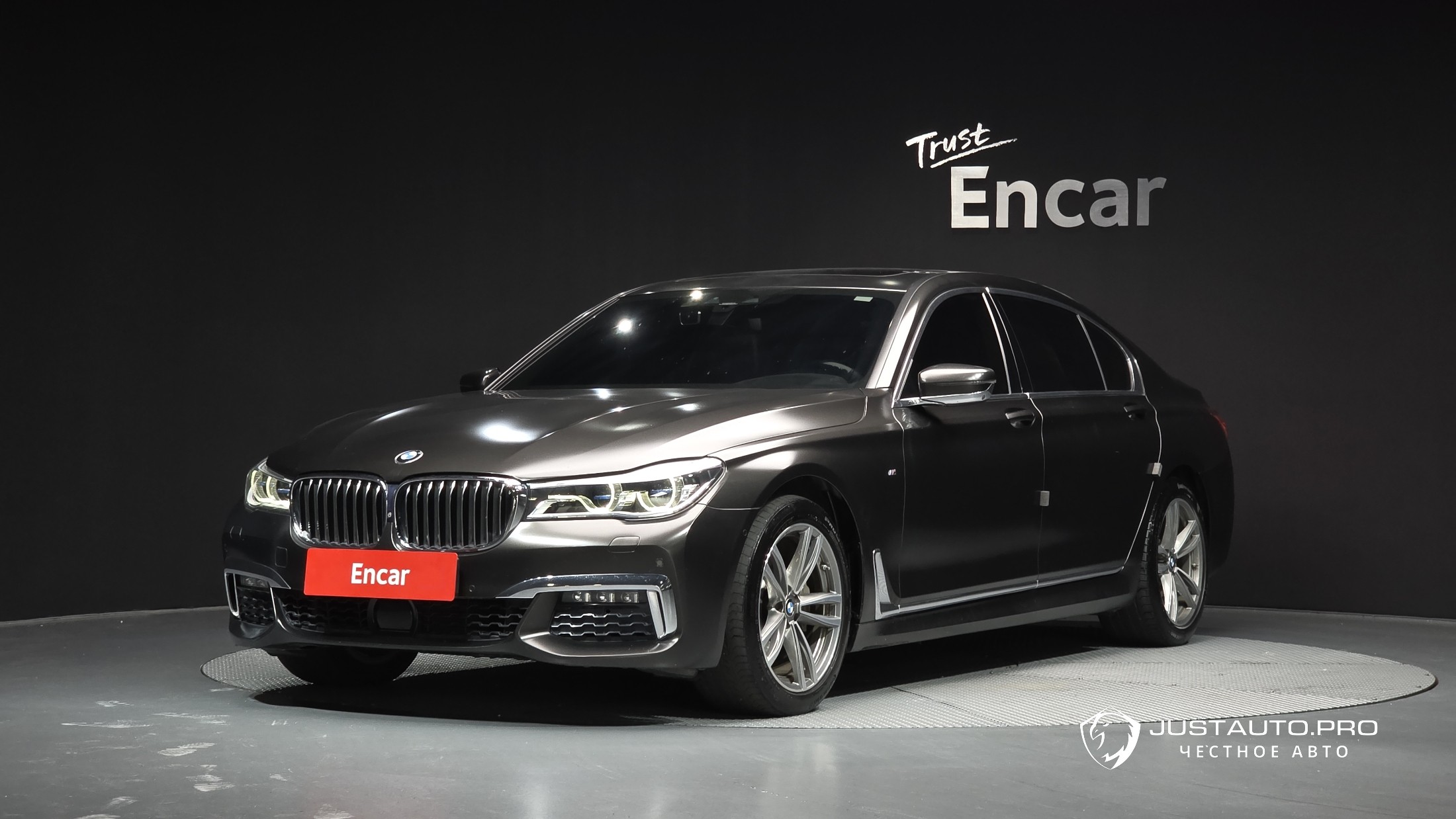 Автомобиль BMW 7-Series