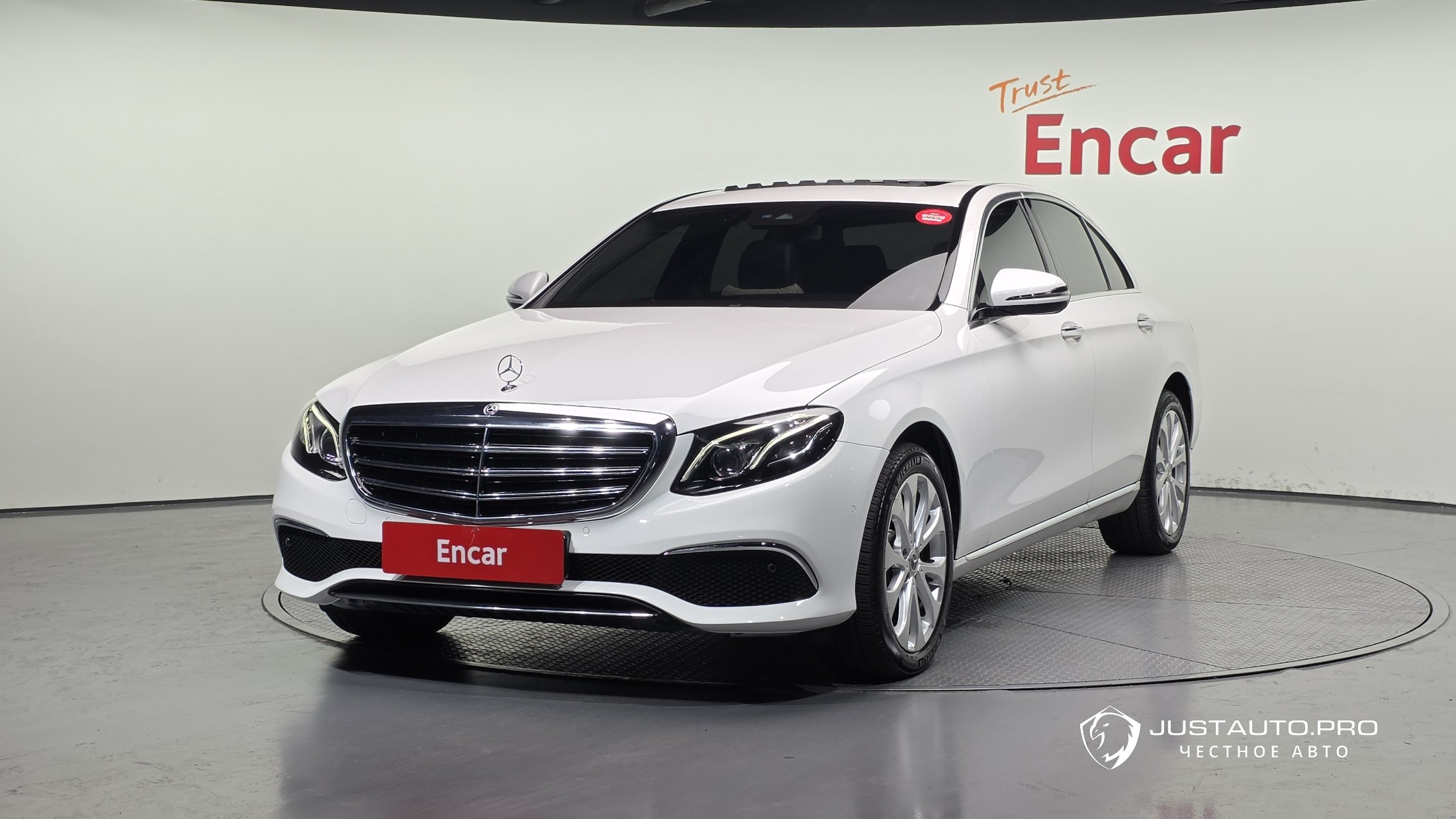 Автомобиль Mercedes-Benz E-Class