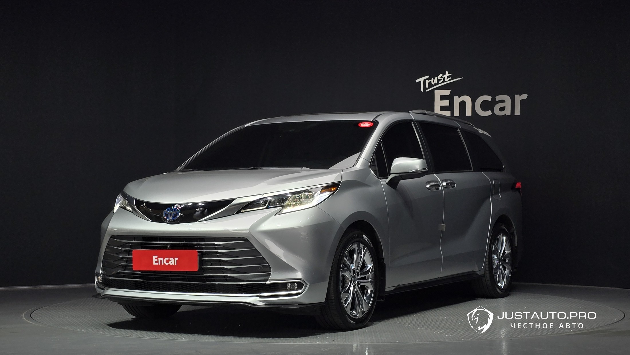 Автомобиль Toyota Sienna