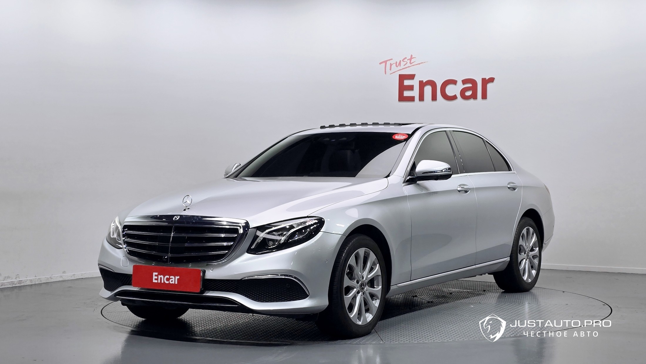 Автомобиль Mercedes-Benz E-Class