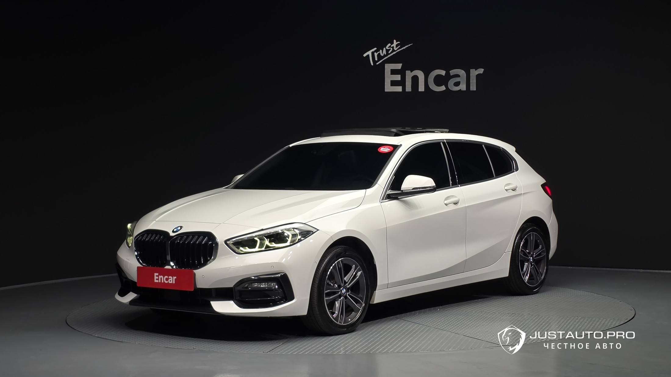 Автомобиль BMW 1-Series