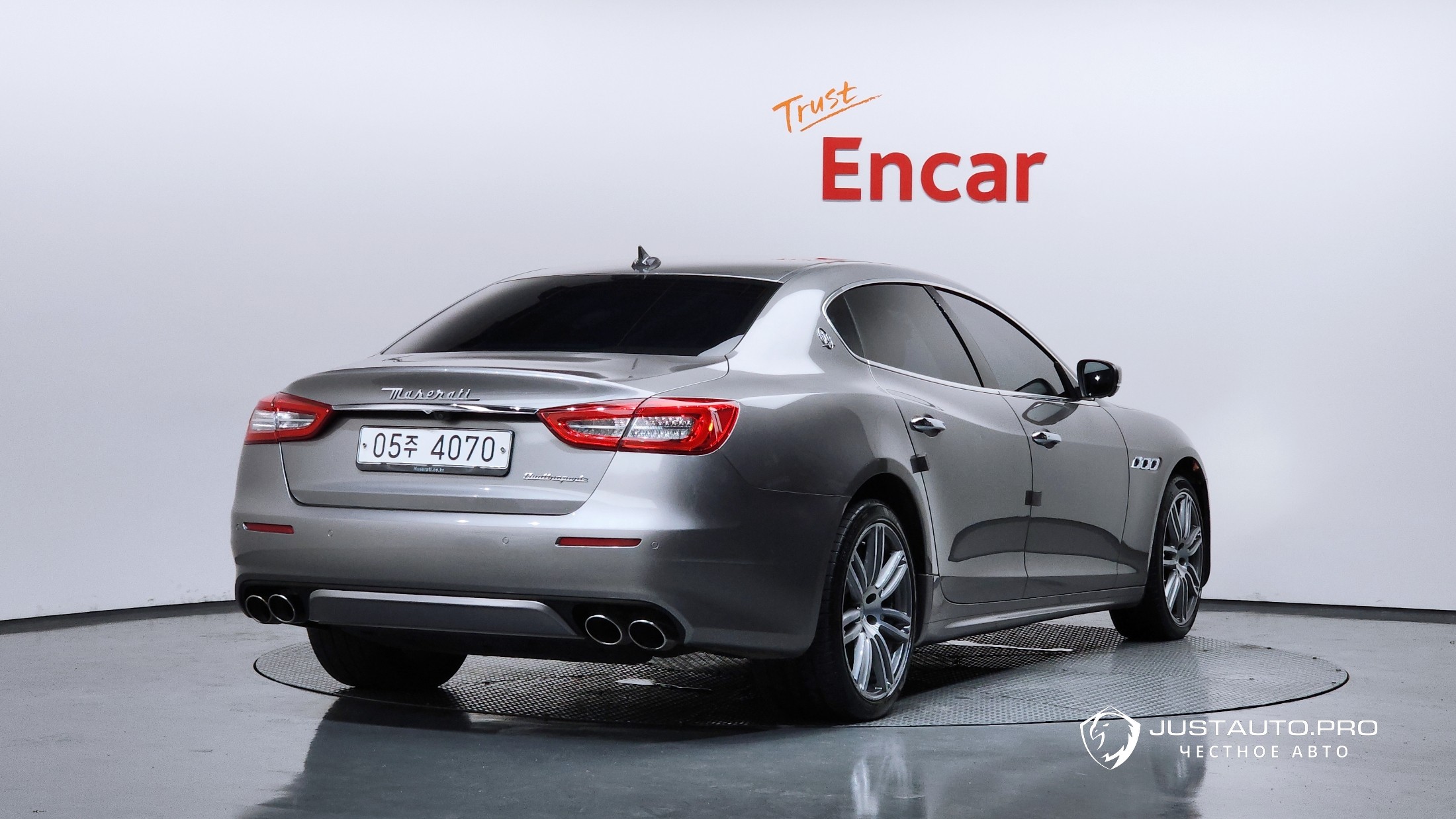 Автомобиль Maserati Quattroporte