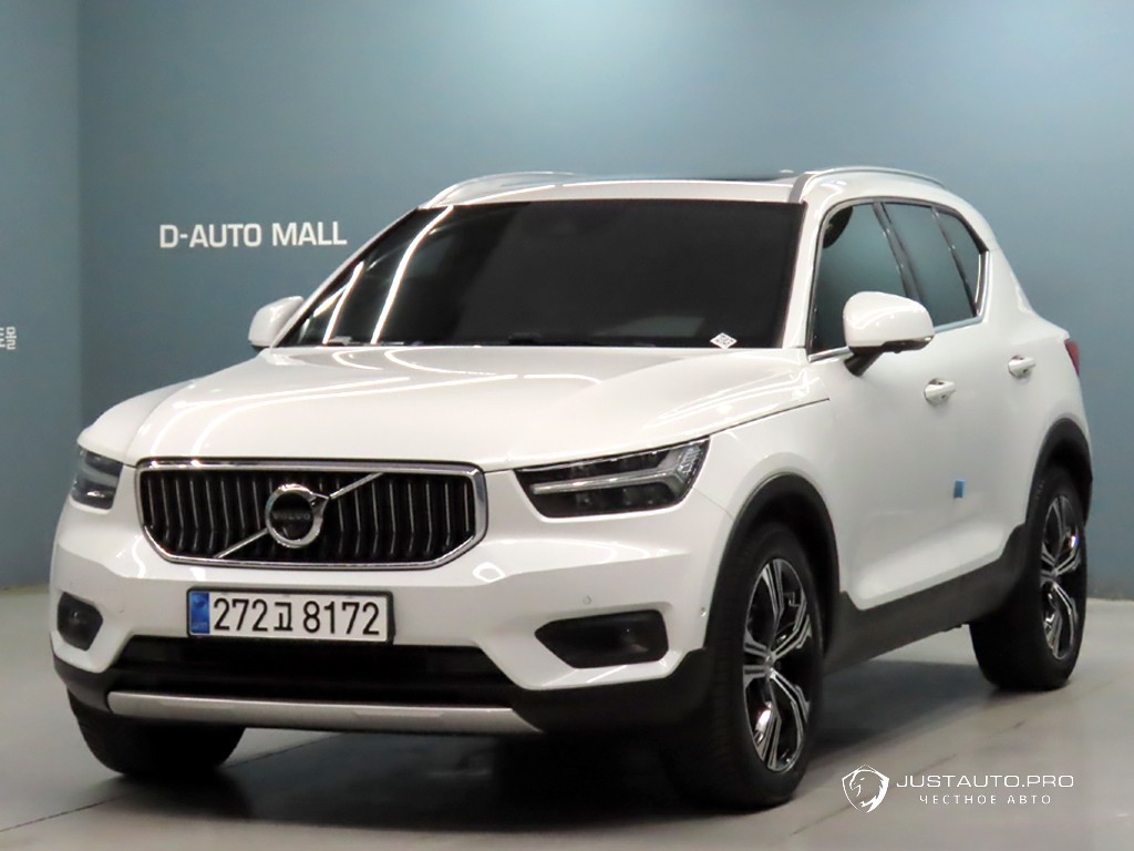 Автомобиль Volvo XC40