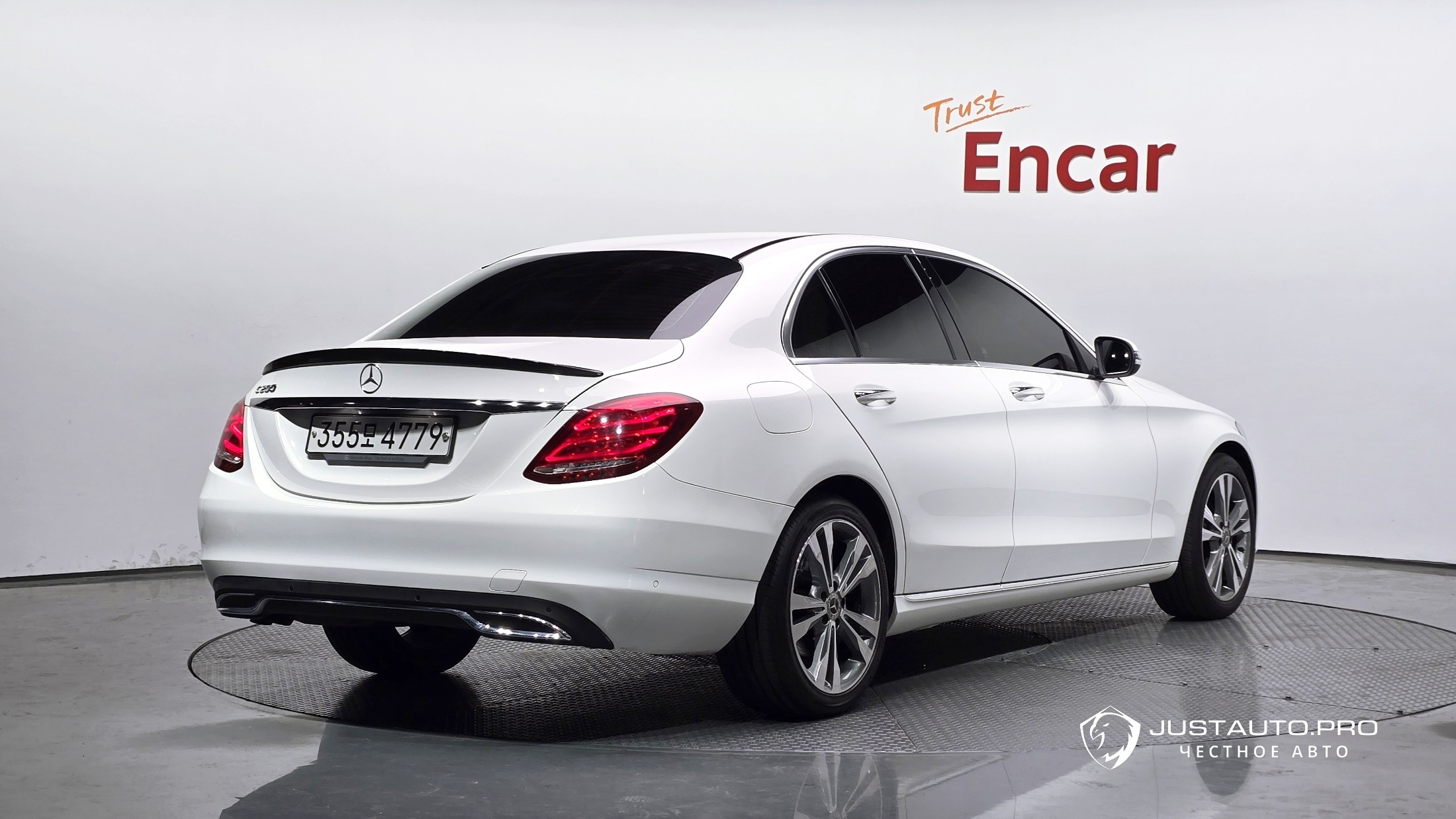 Автомобиль Mercedes-Benz C-Class
