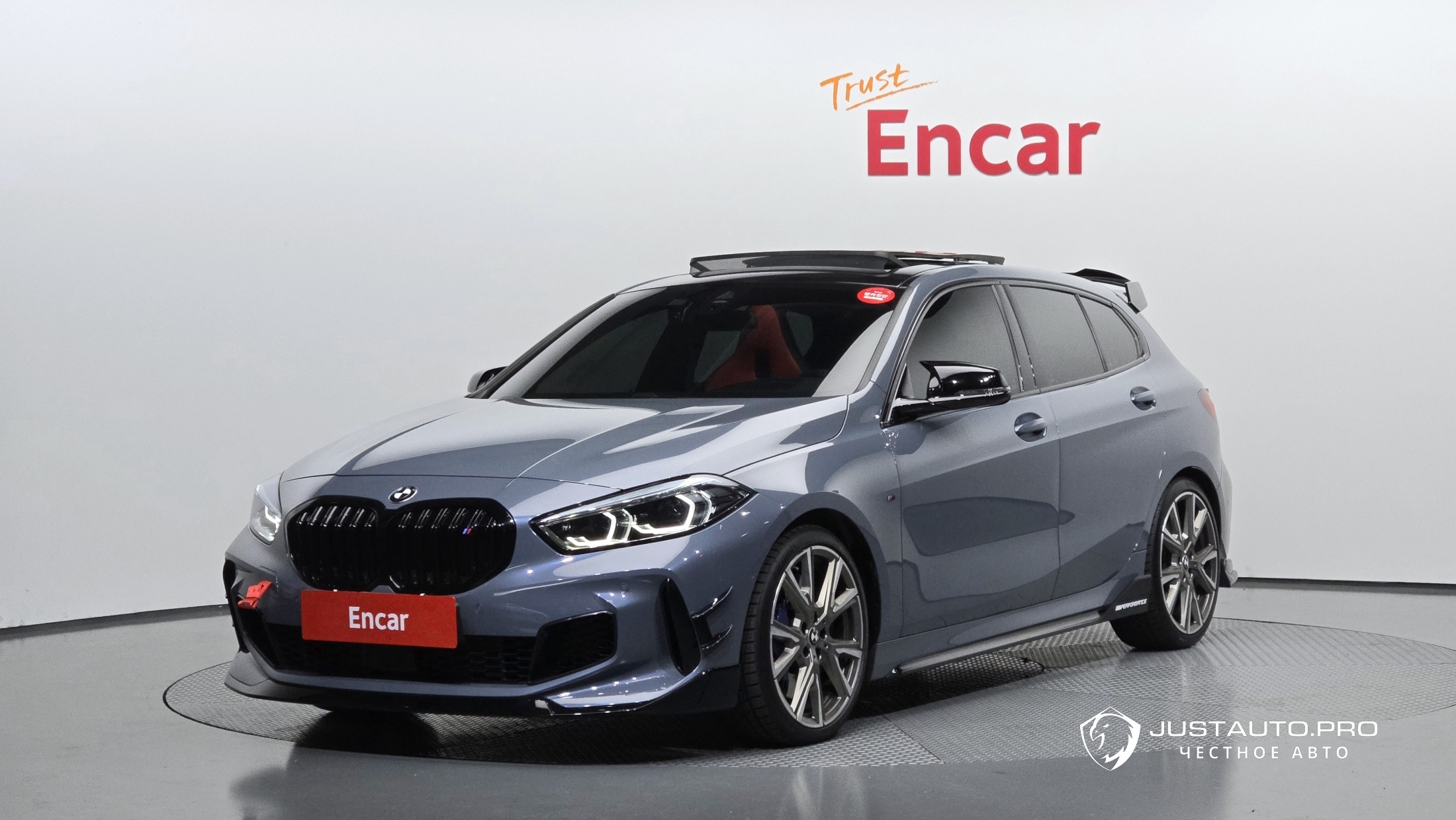 Автомобиль BMW 1-Series