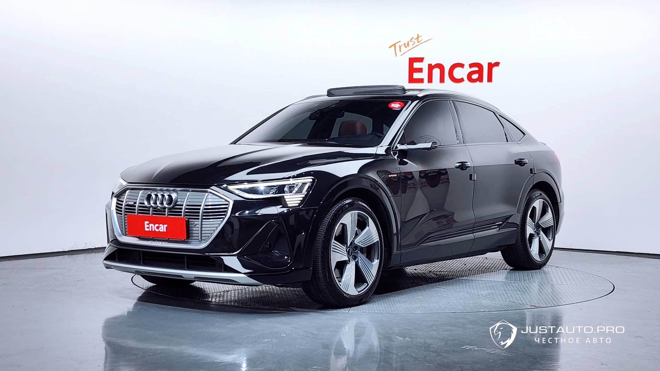 Автомобиль Audi e-tron