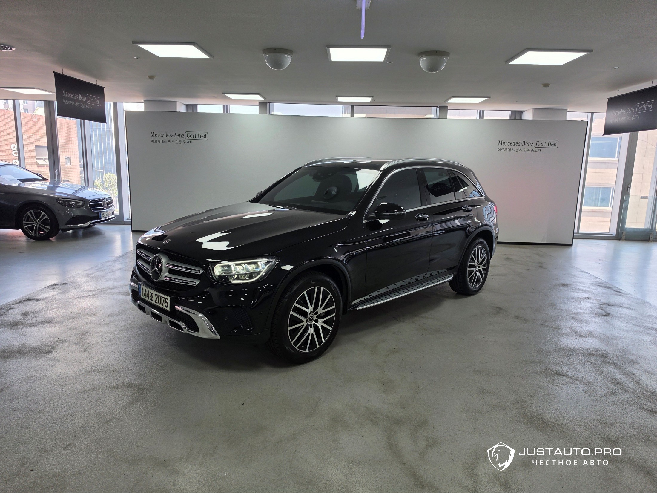 Автомобиль Mercedes-Benz GLC-Class