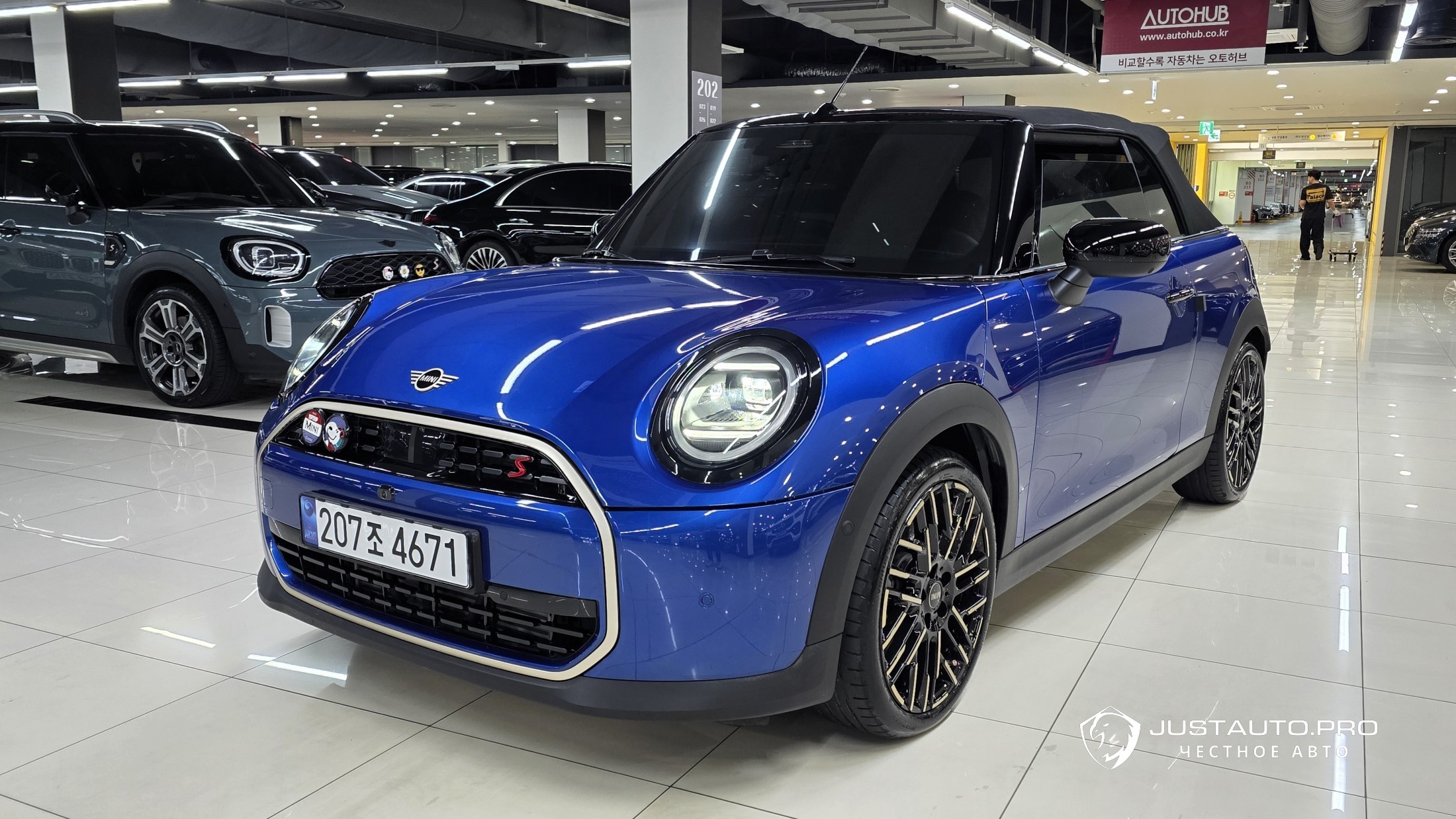 Автомобиль Mini Cooper Convertible