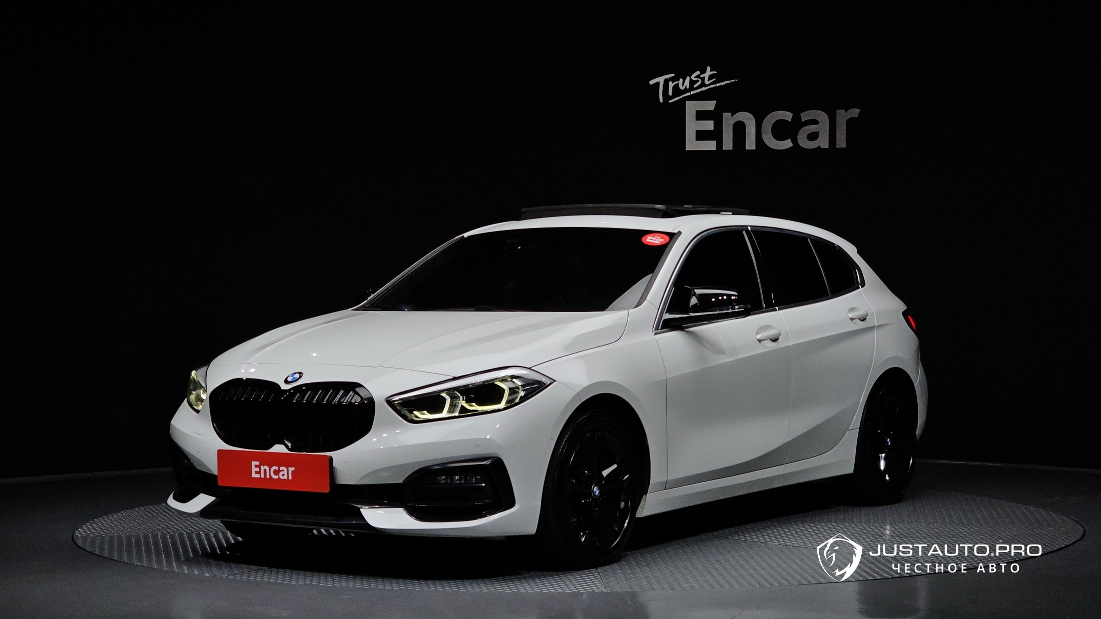 Автомобиль BMW 1-Series