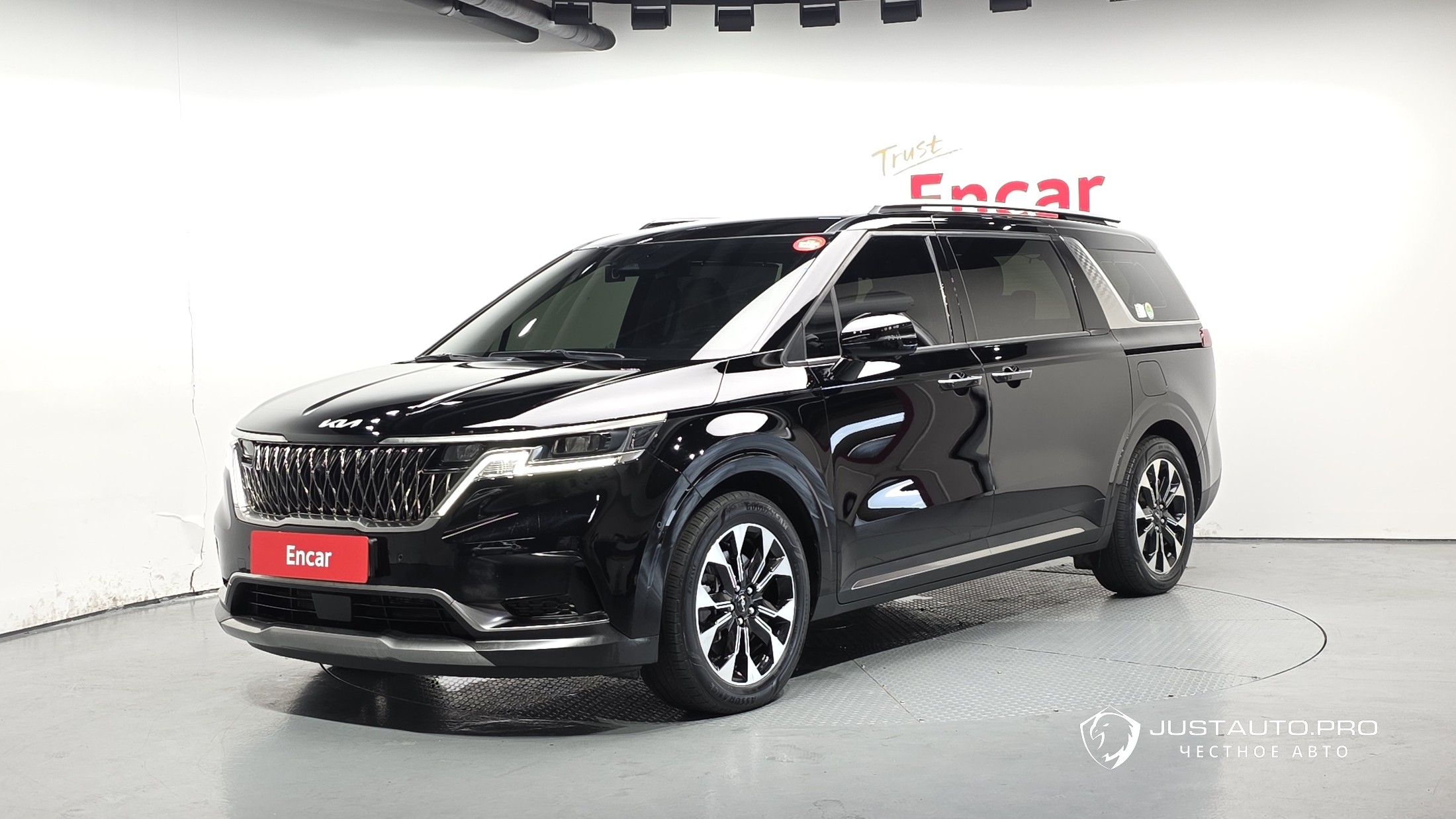 Автомобиль Kia Canival