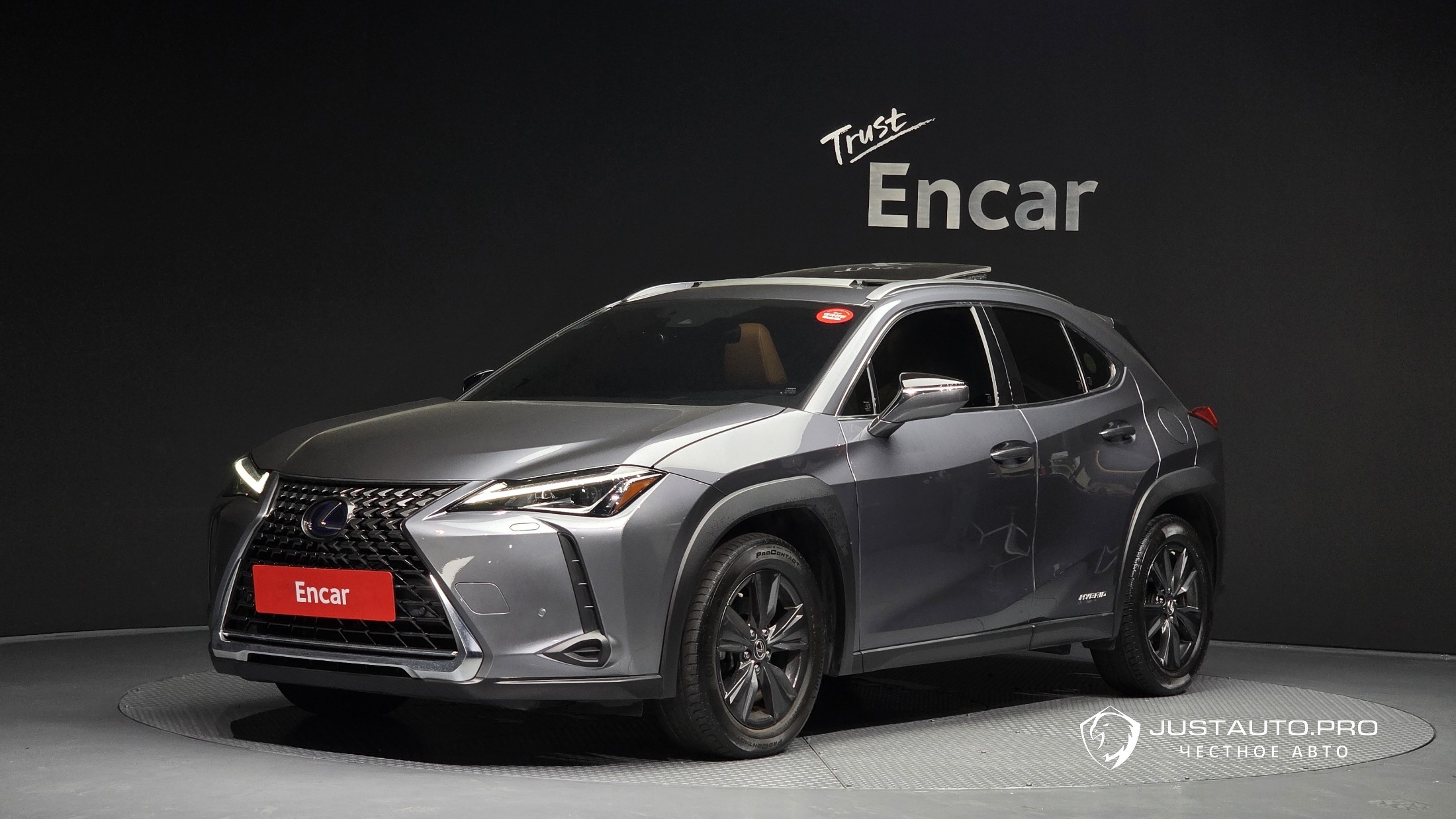 Автомобиль Lexus UX