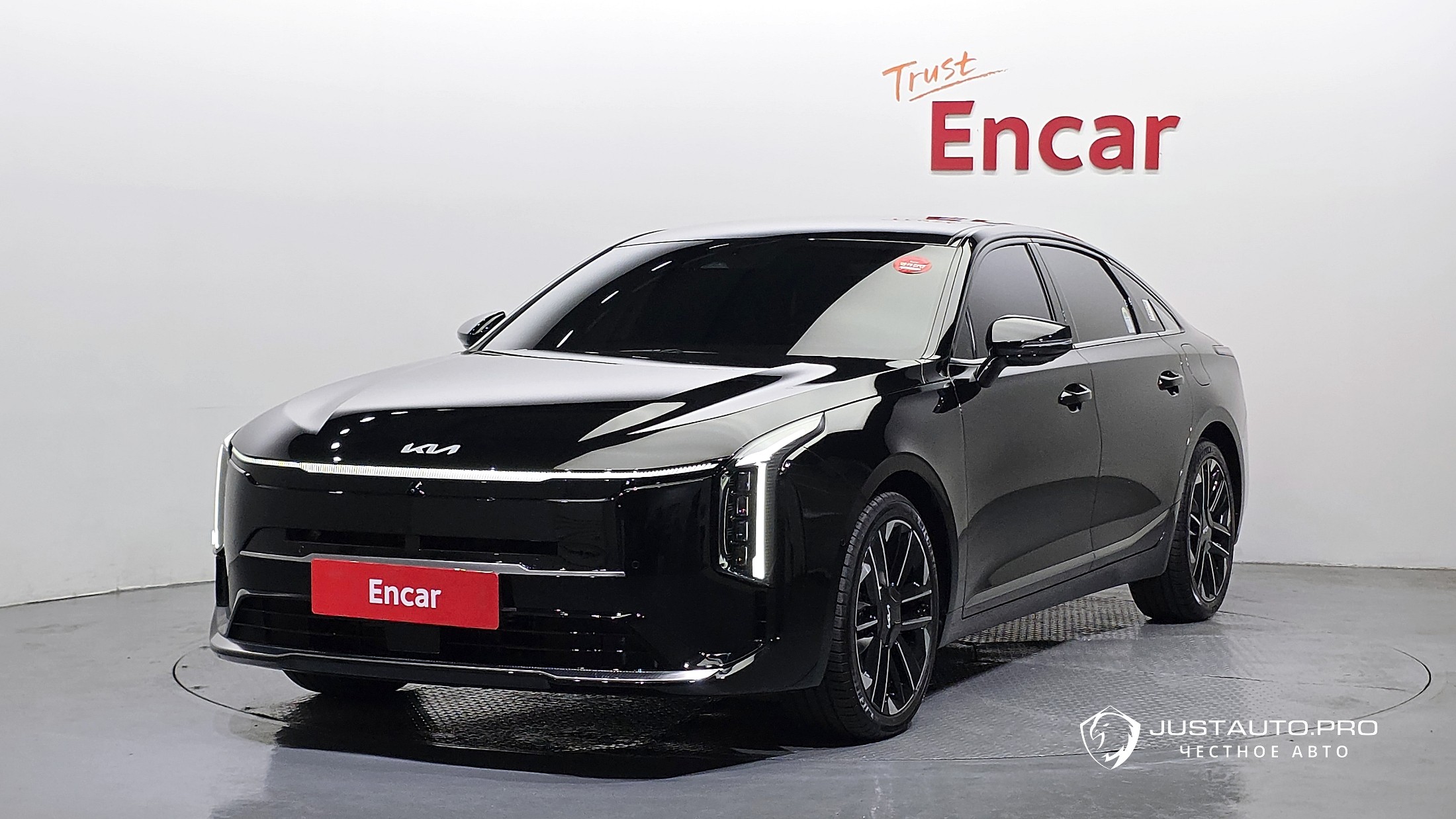 Автомобиль Kia K8