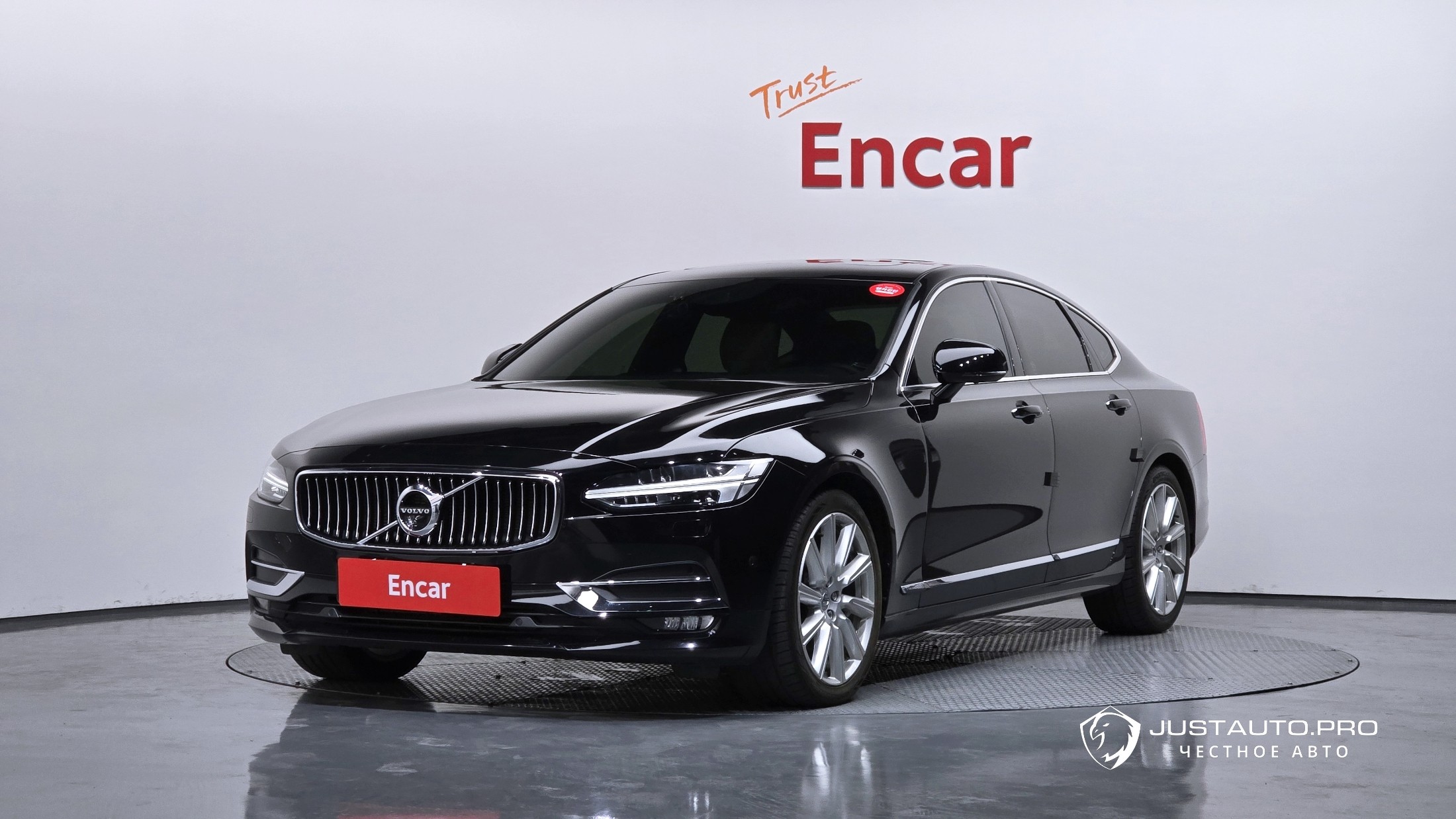 Автомобиль Volvo S90