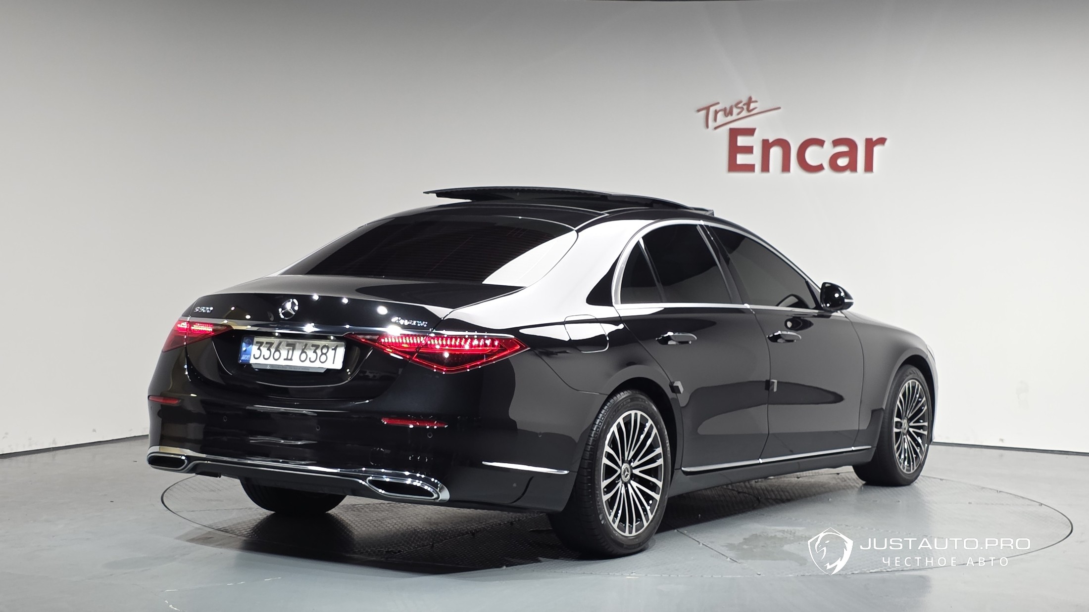 Автомобиль Mercedes-Benz S-Class